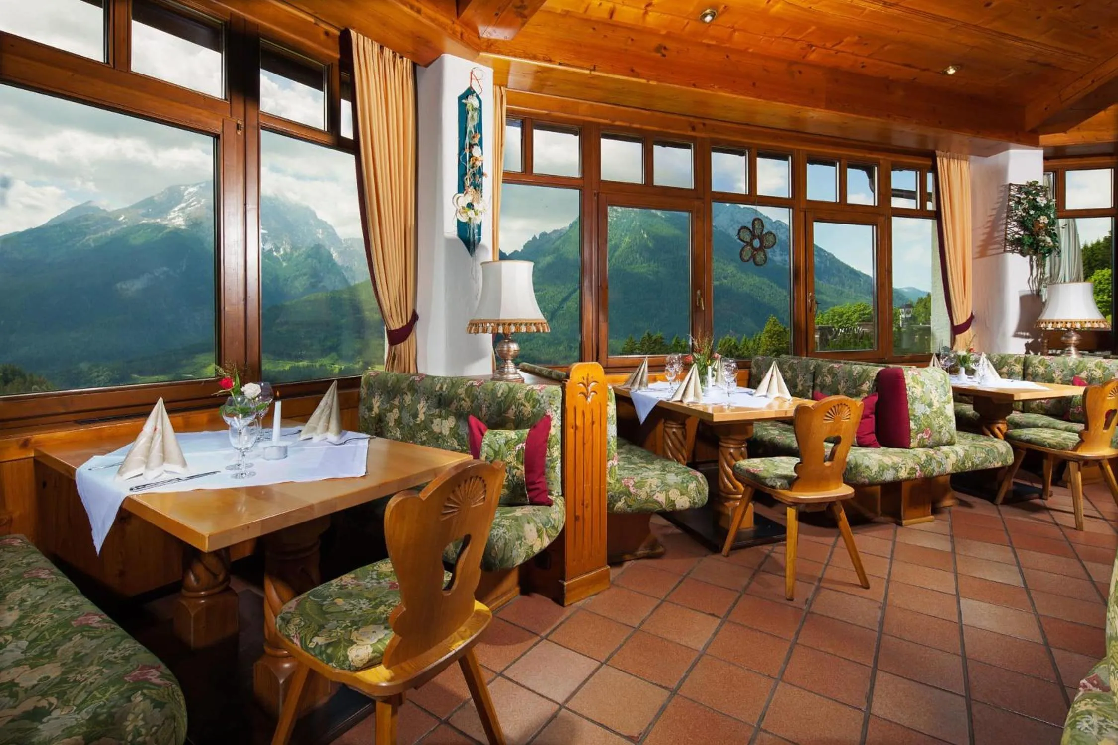 Restaurant/places to eat in Hotel-Gasthof Nutzkaser