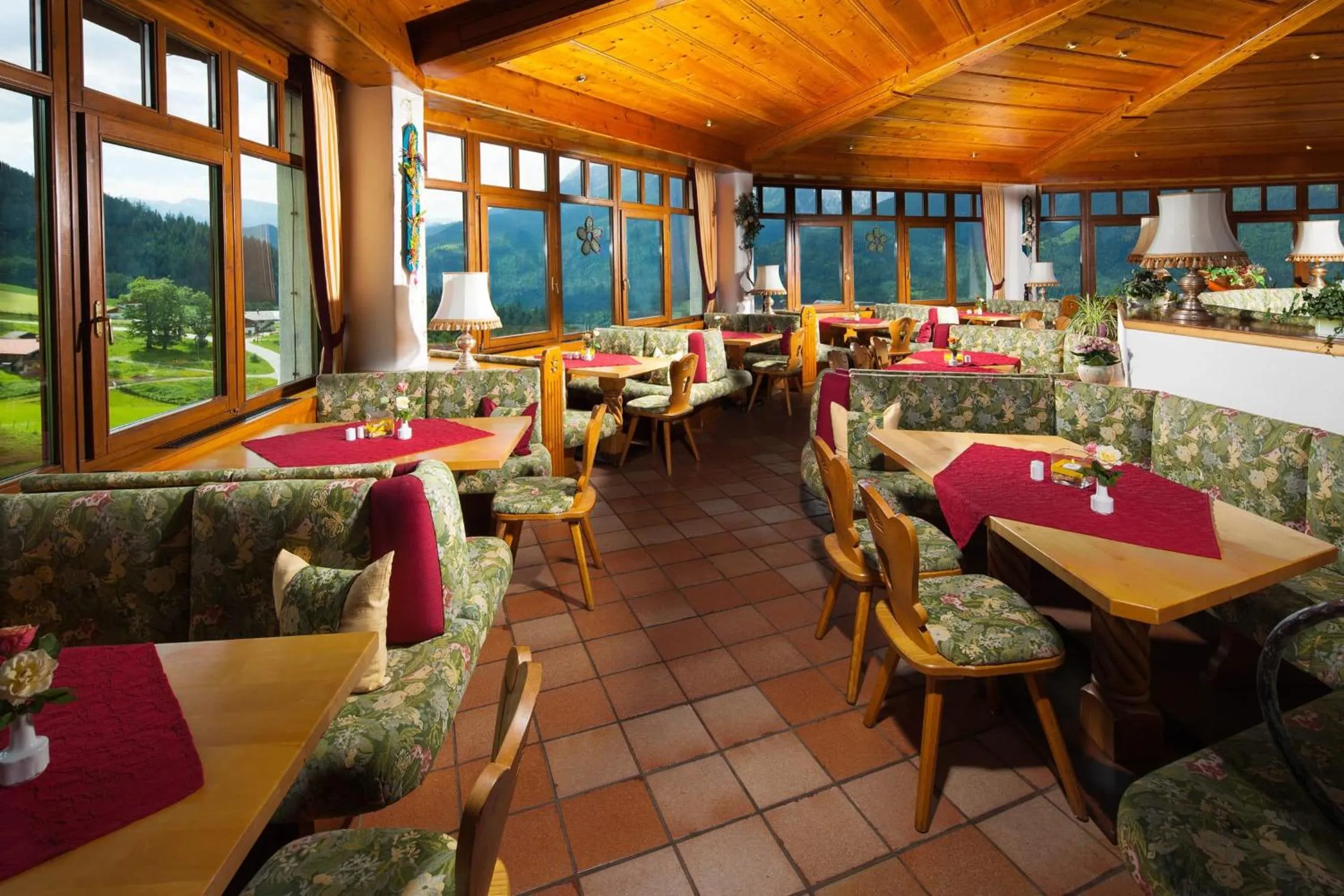 Restaurant/places to eat in Hotel-Gasthof Nutzkaser