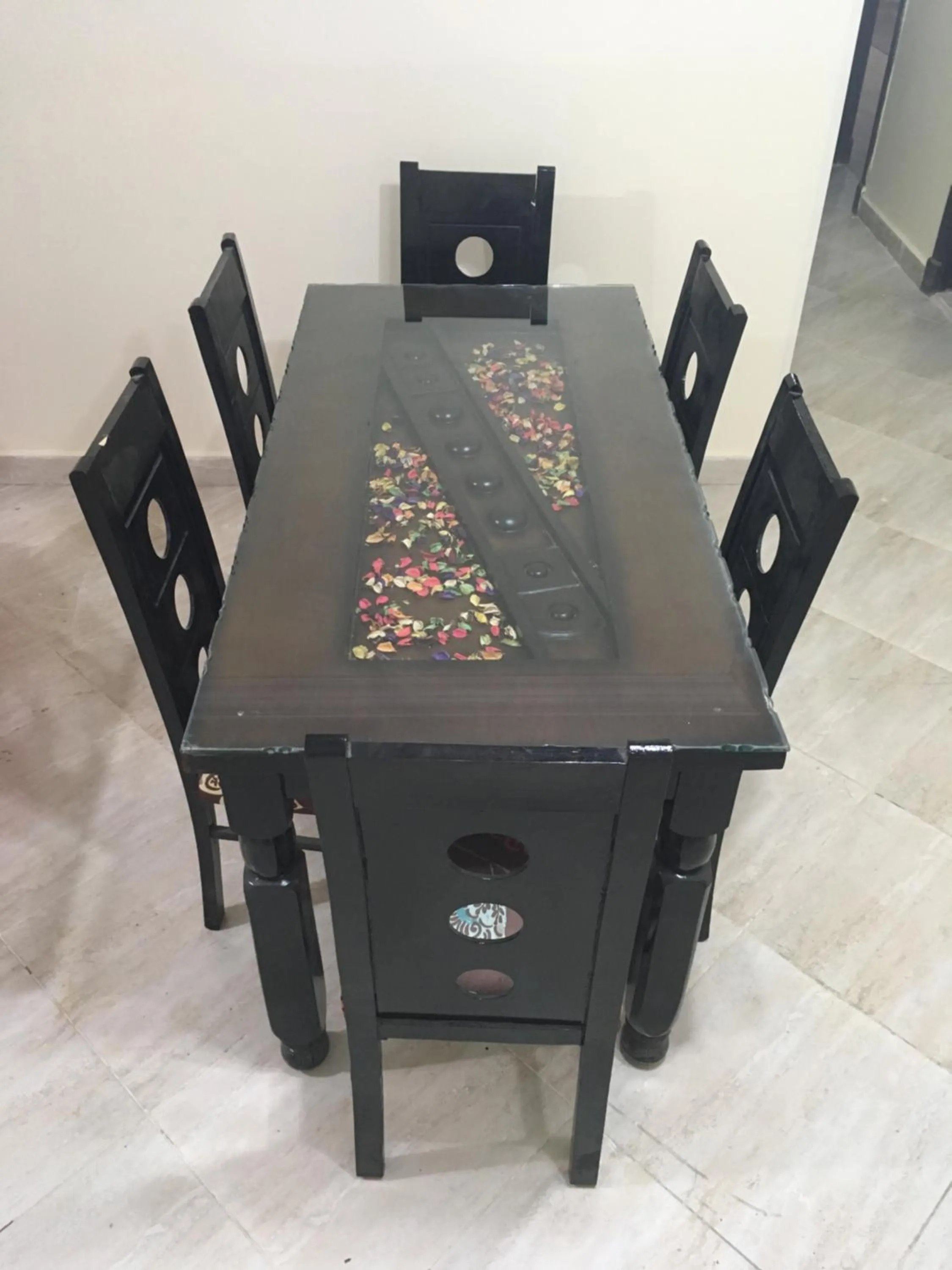 Dining area in Qronful