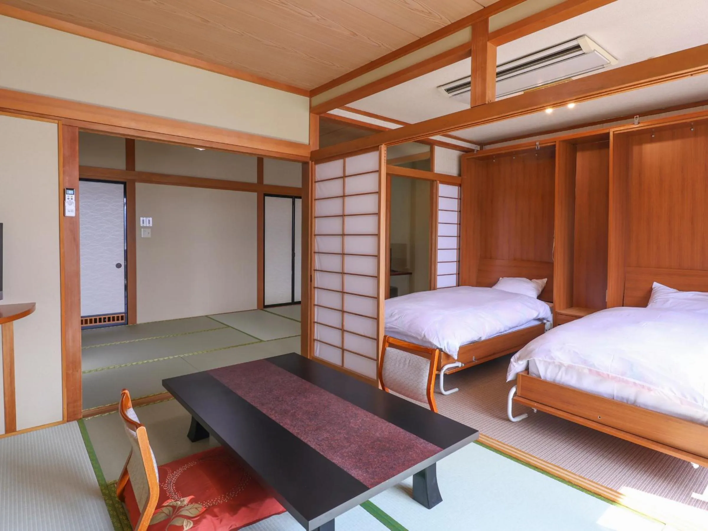Bed in Hotel Koryu
