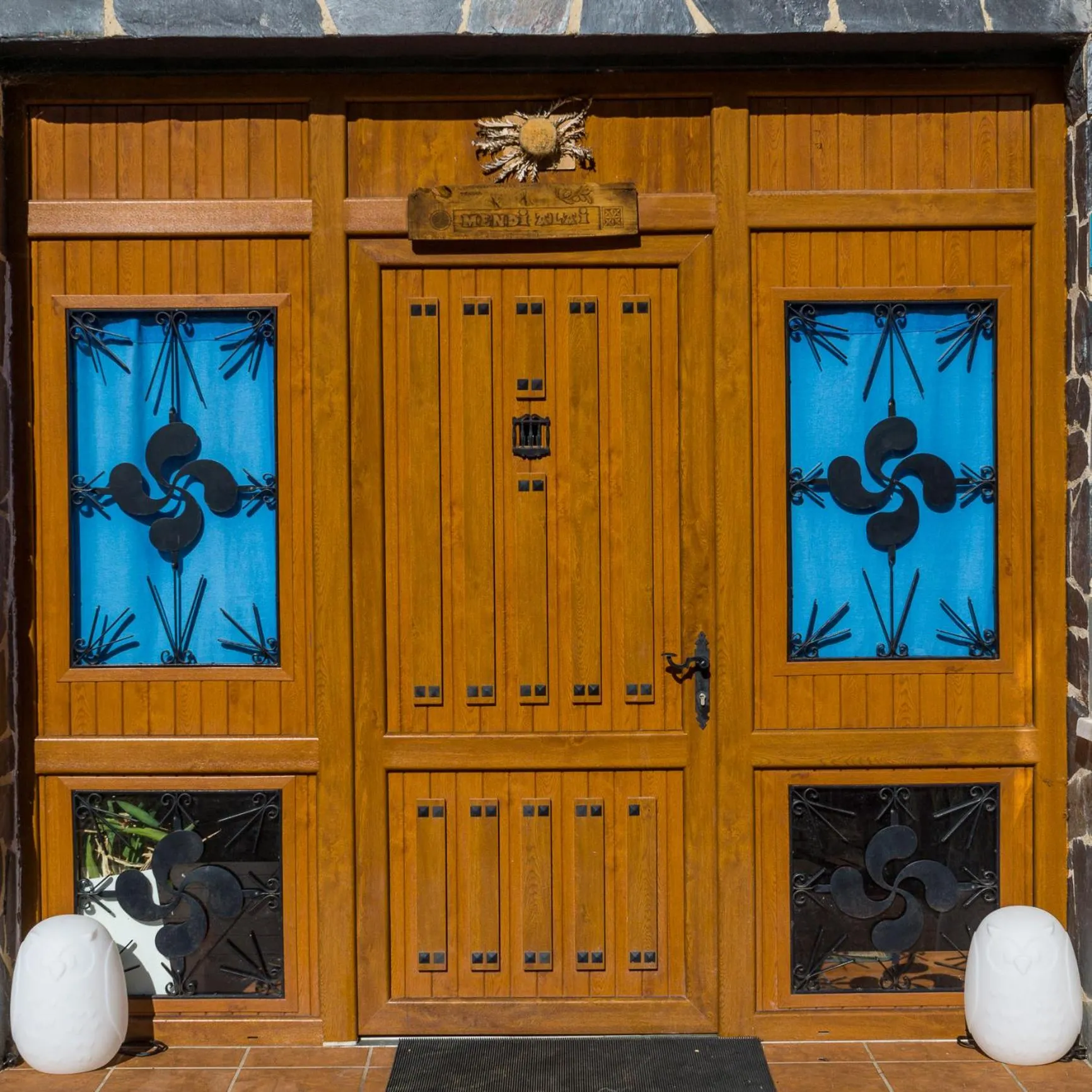 Facade/entrance in Mendi Alai