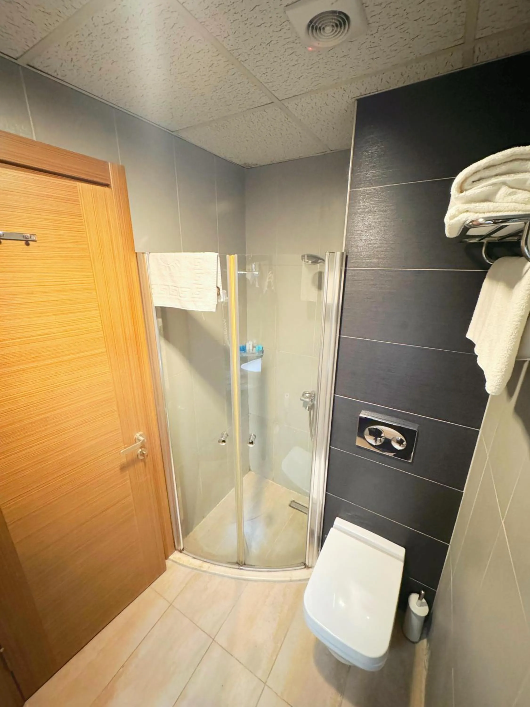 Shower in Lounge Hotel