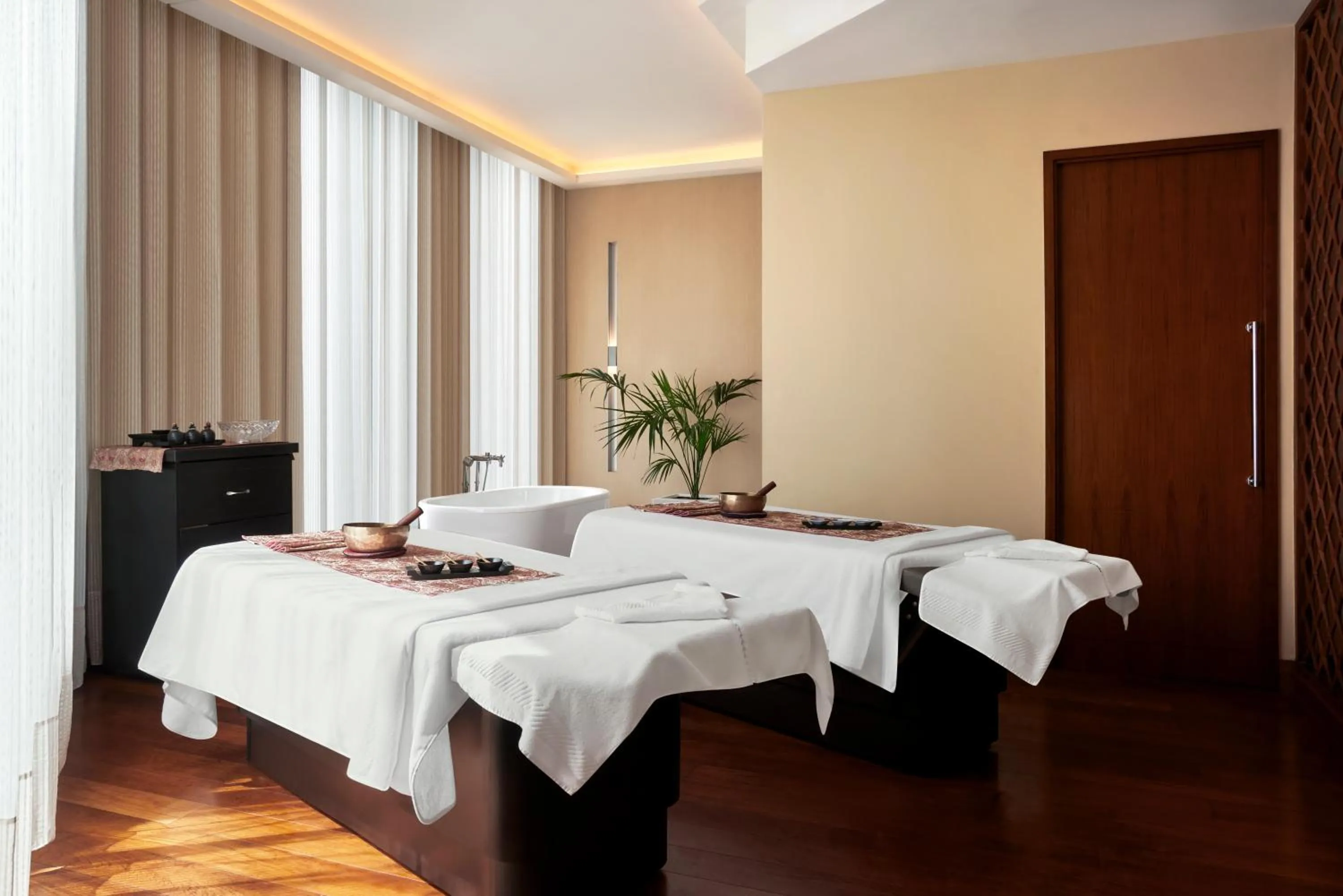 Spa and wellness centre/facilities, Bed in Anantara Downtown Dubai