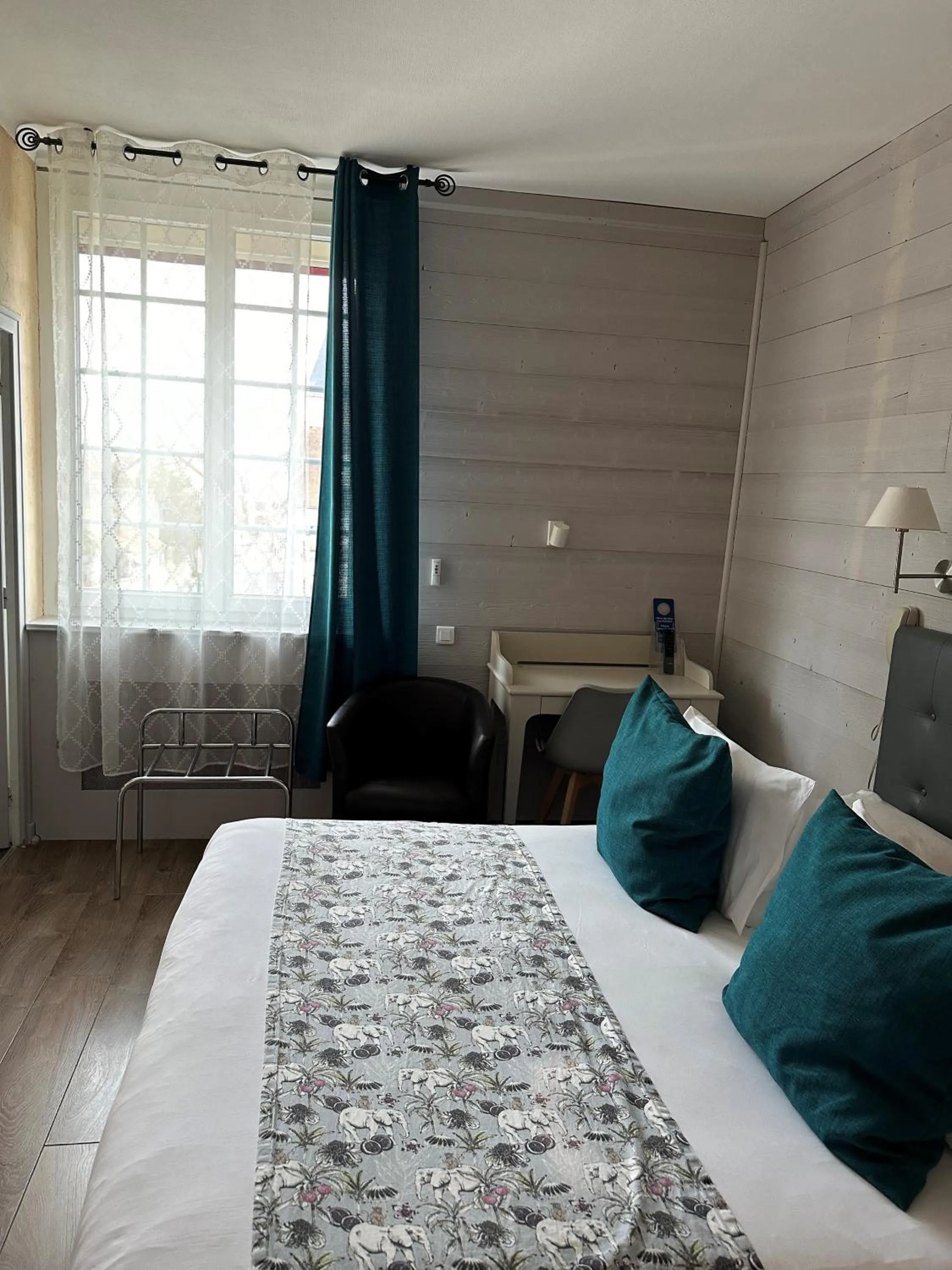 Bedroom, Bed in La Bonbonniere - Sure Hotel Collection by Best Western