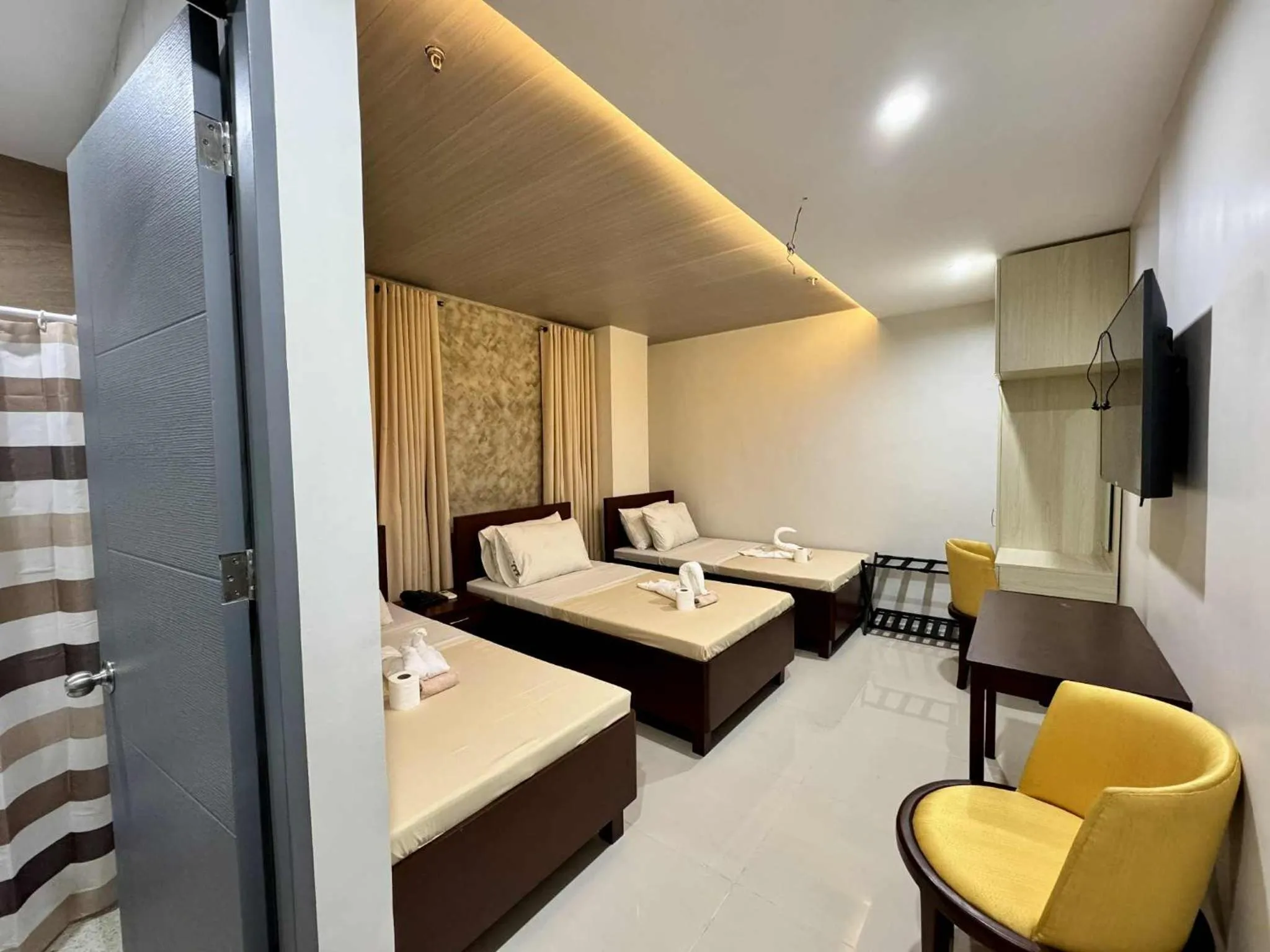 Bed in Davao Persimmon Suites