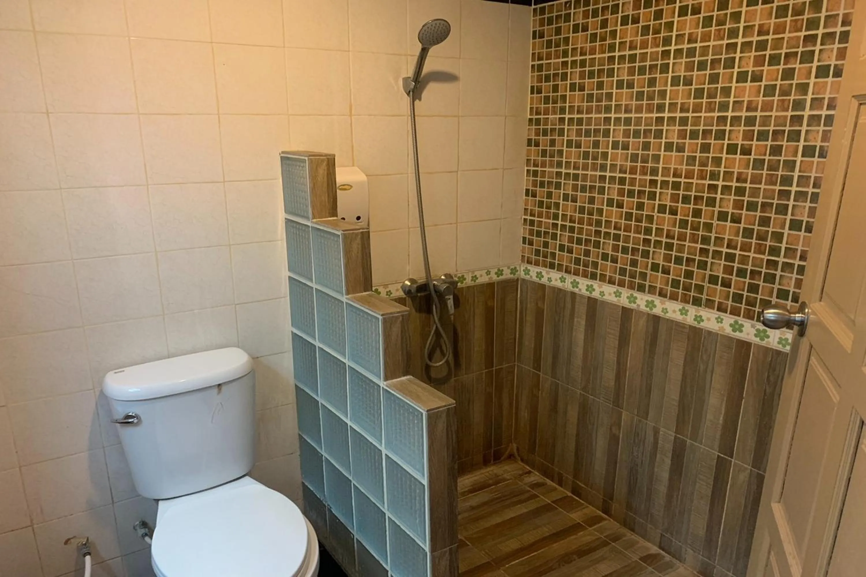 Bathroom in Pin Hotel