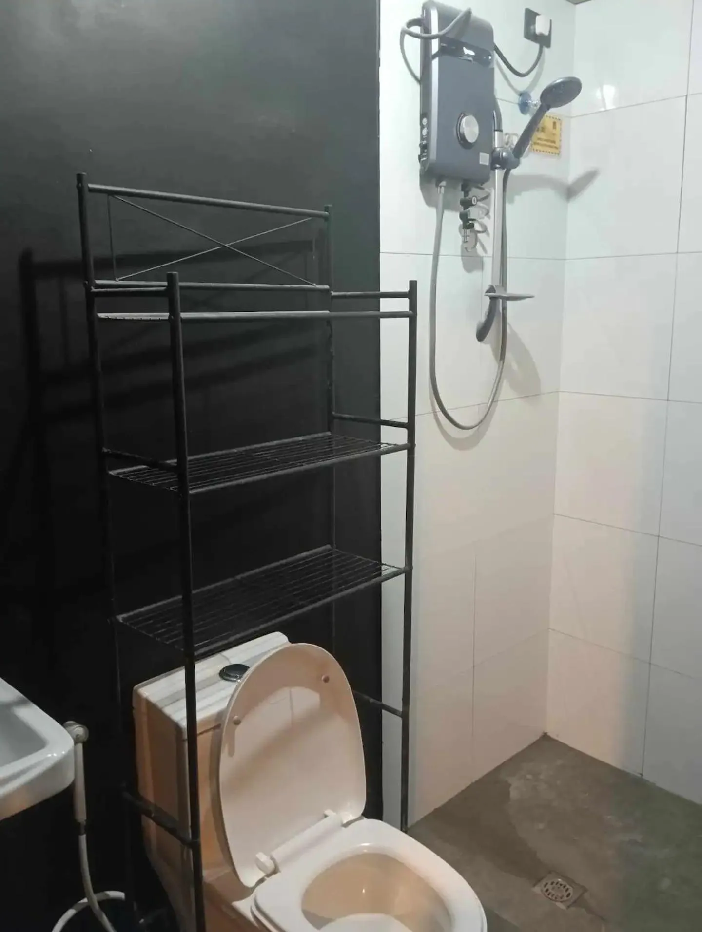 Shower in Zoom BnB