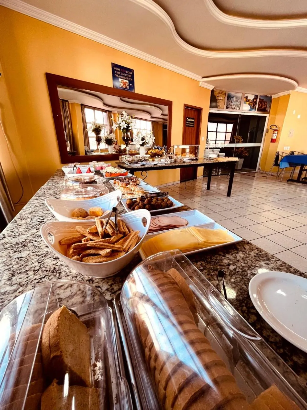 Food and drinks in SERRA AZUL PLAZA HOTEL