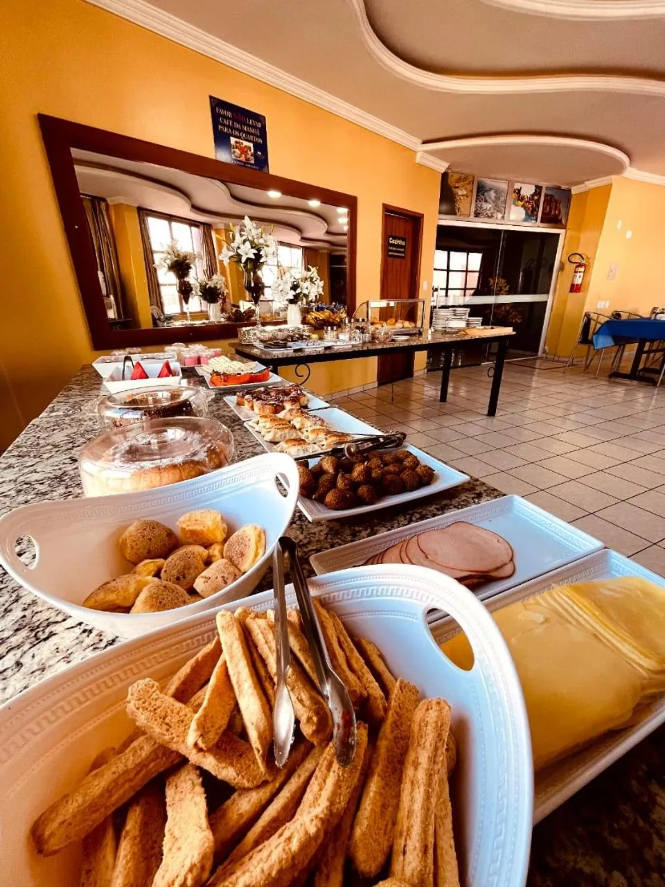 Food in SERRA AZUL PLAZA HOTEL