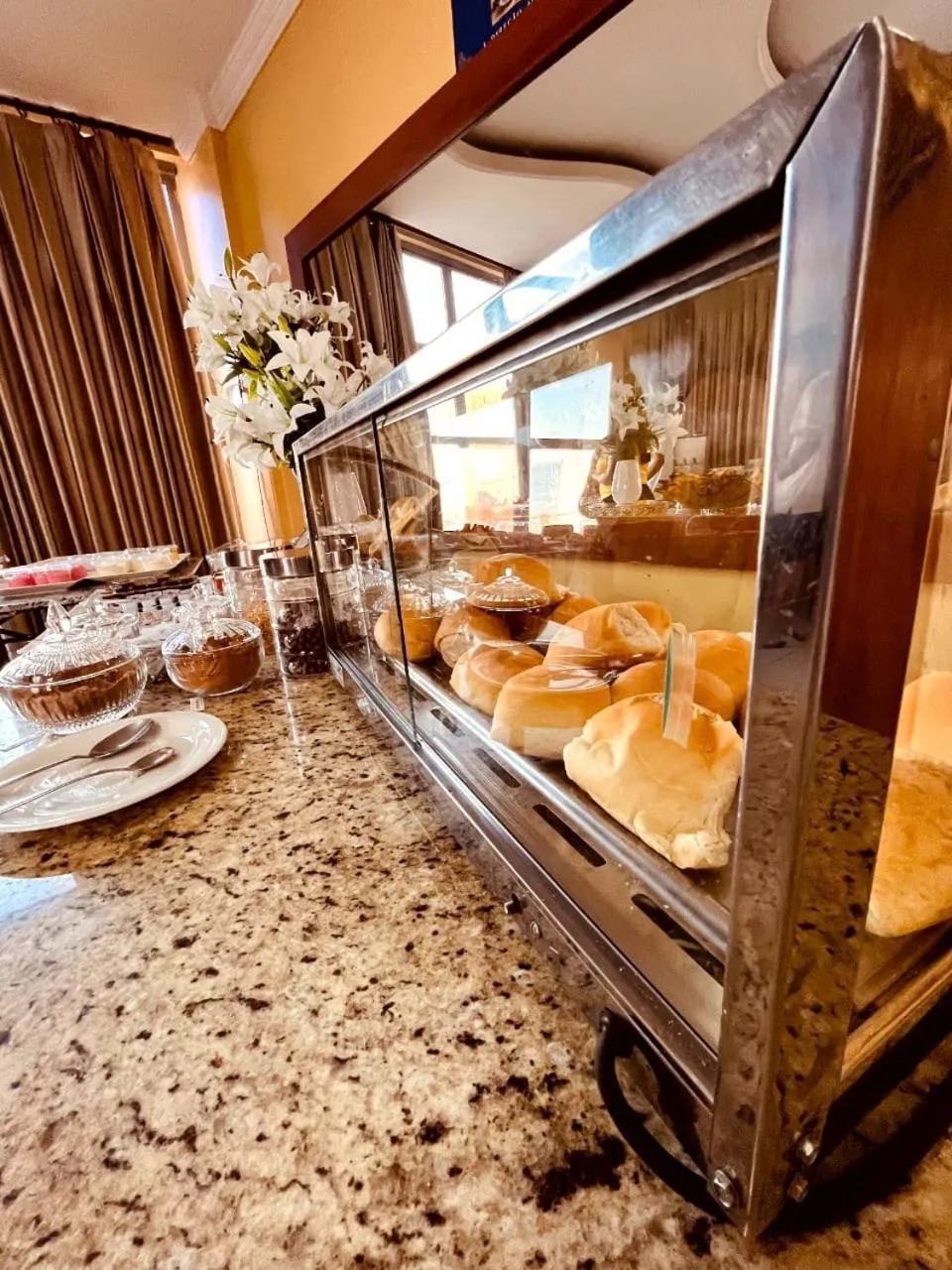 Food in SERRA AZUL PLAZA HOTEL
