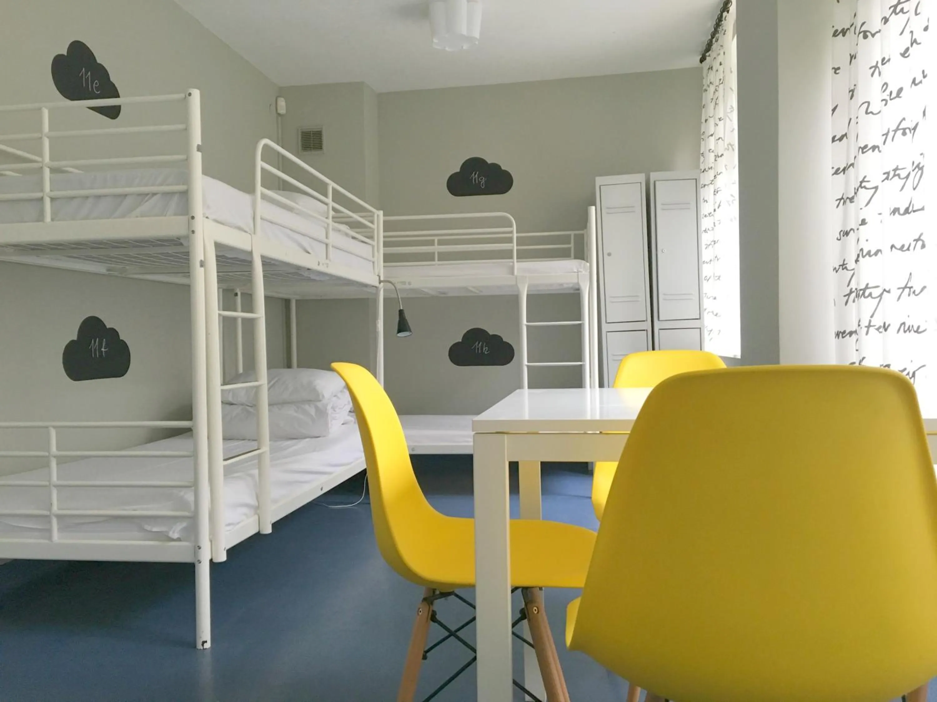 Dining area, Bed in Cloud Hostel