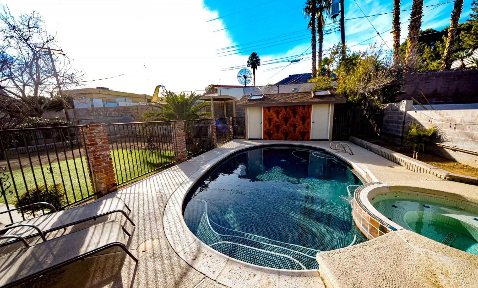 Swimming pool in Newer Ranch with Pool and Hot Tub near the Strip and Freemont street.