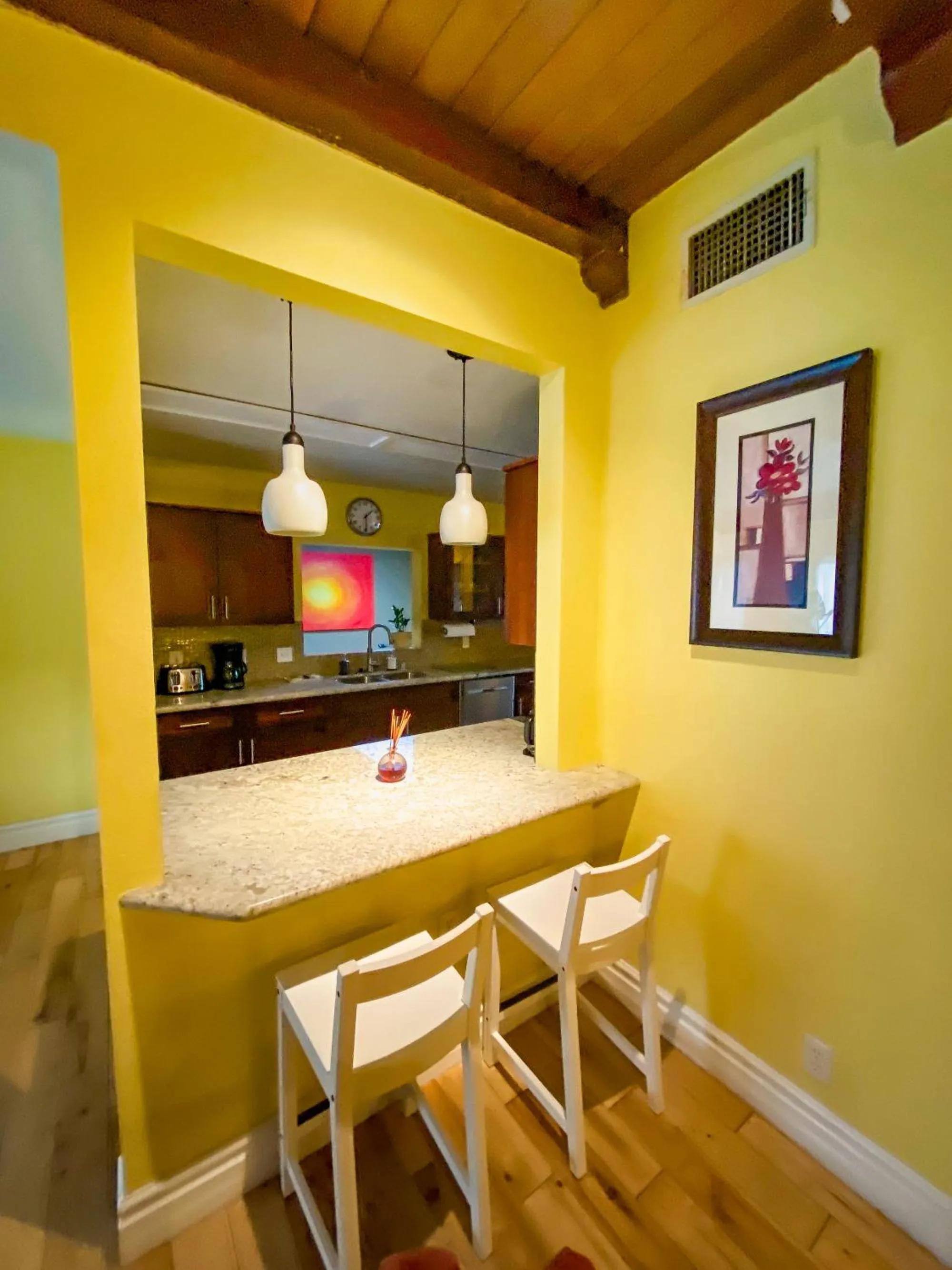 Newer Ranch with Pool and Hot Tub near the Strip and Freemont street.