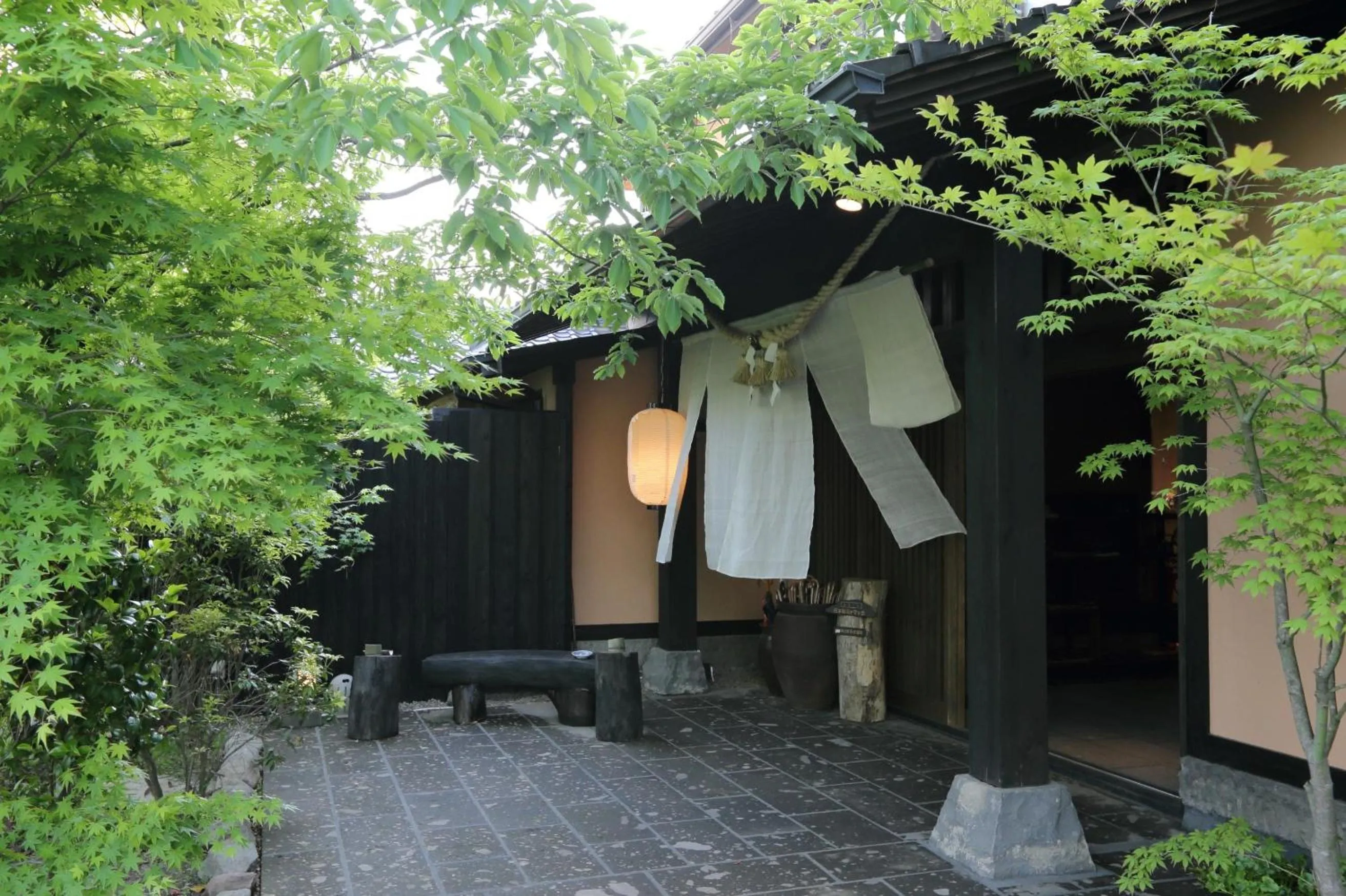 Facade/entrance in Shinwaen