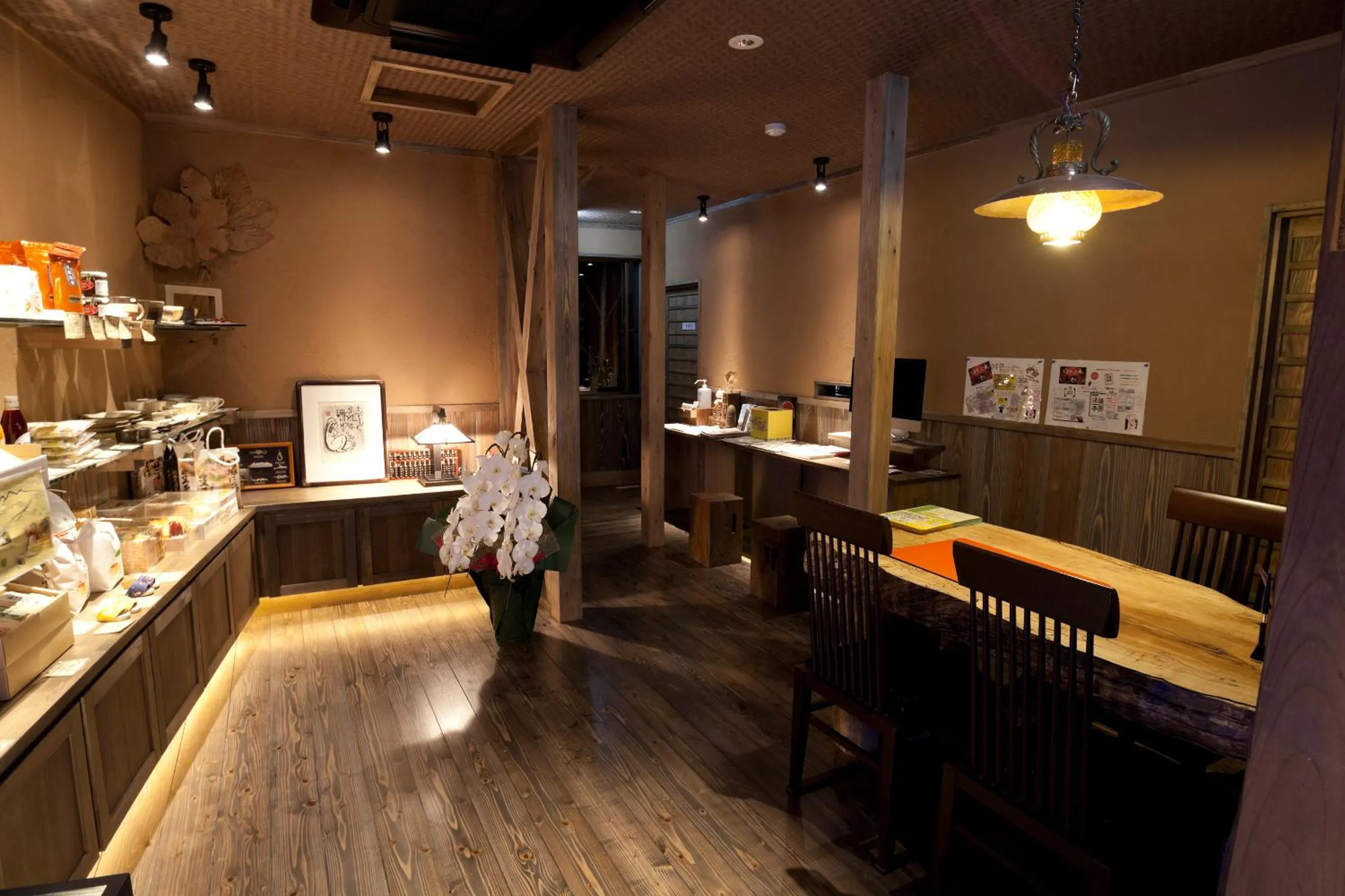 On-site shops in Shinwaen