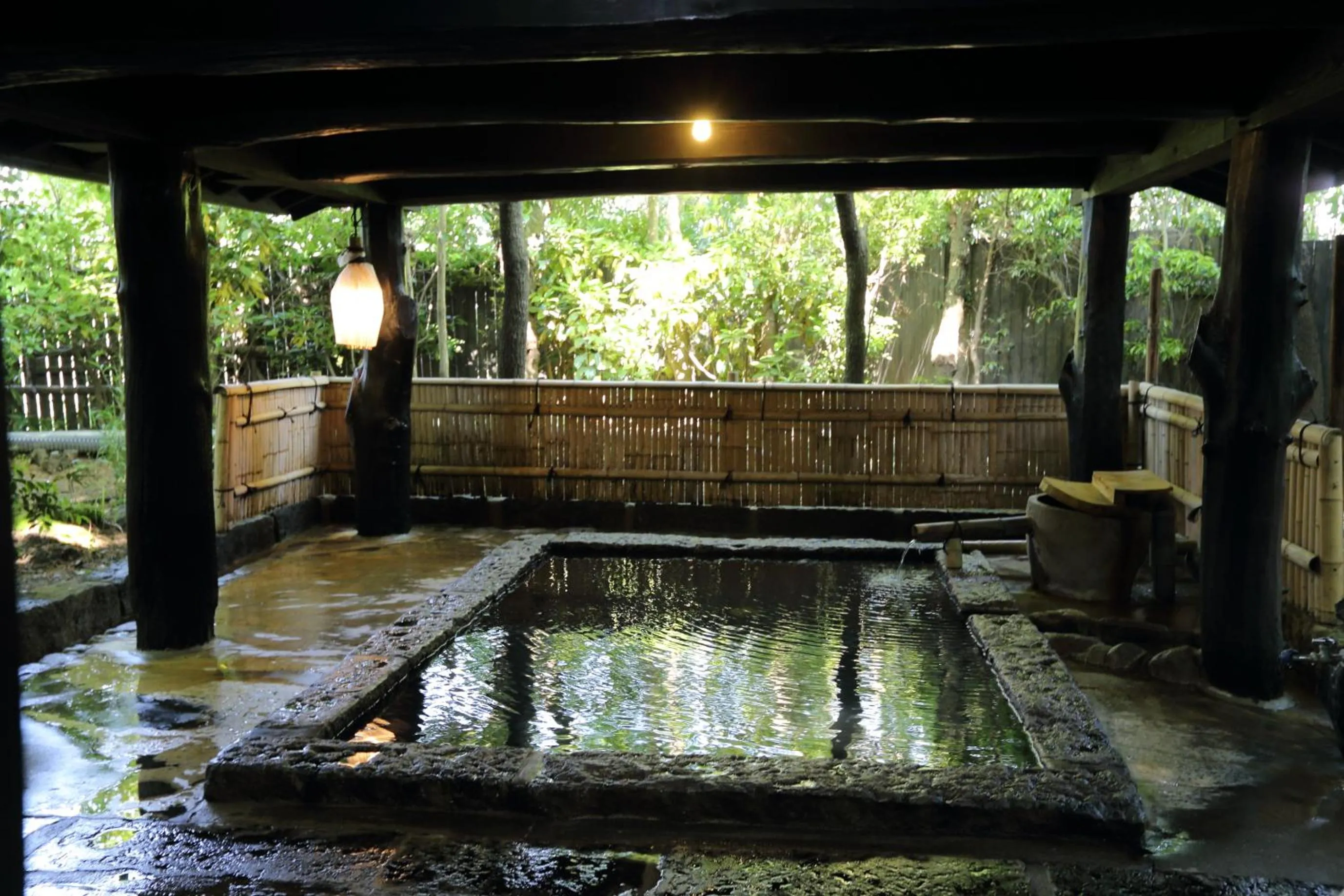 Hot Spring Bath in Shinwaen