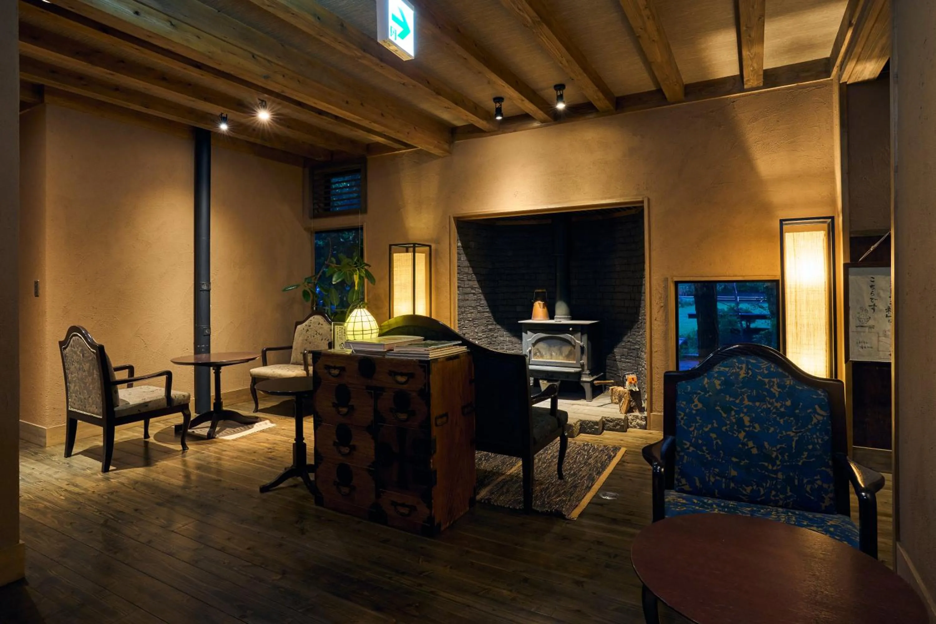 Seating area in Shinwaen