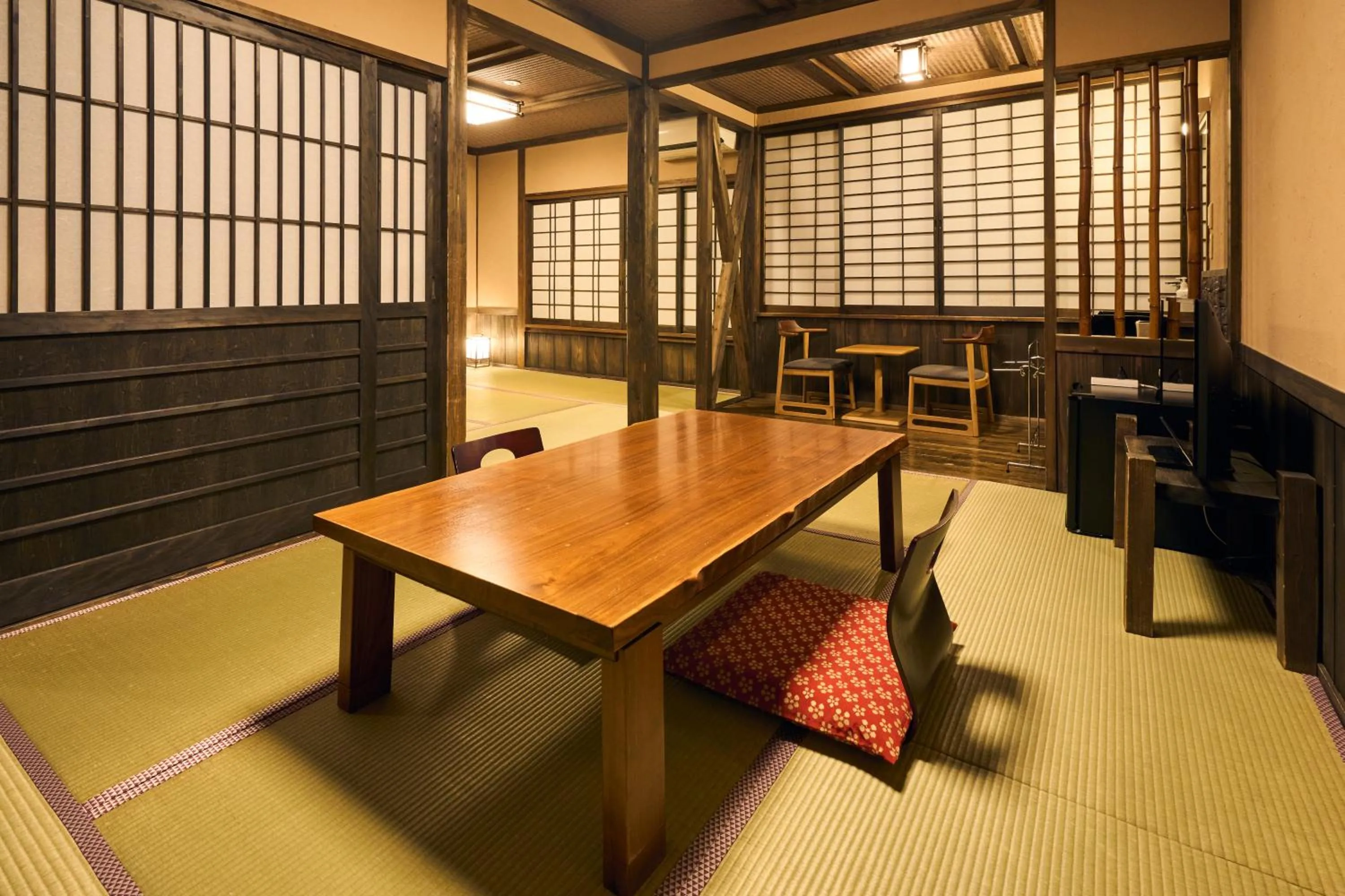 Seating area in Shinwaen