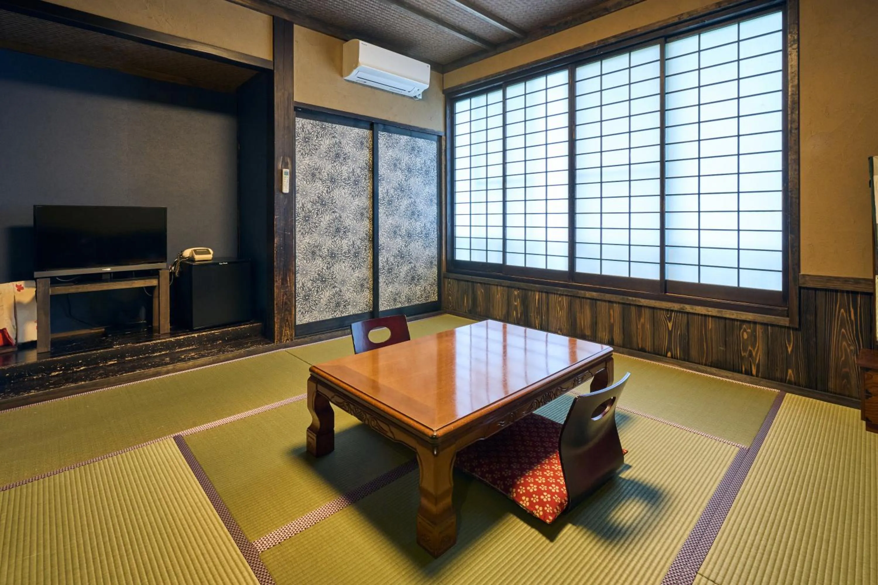 Seating area in Shinwaen