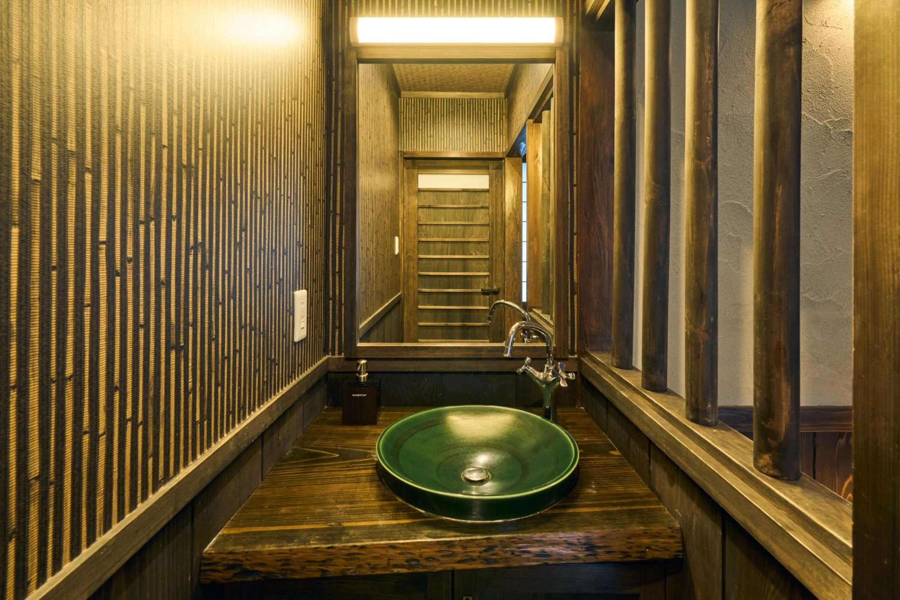 Photo of the whole room in Shinwaen