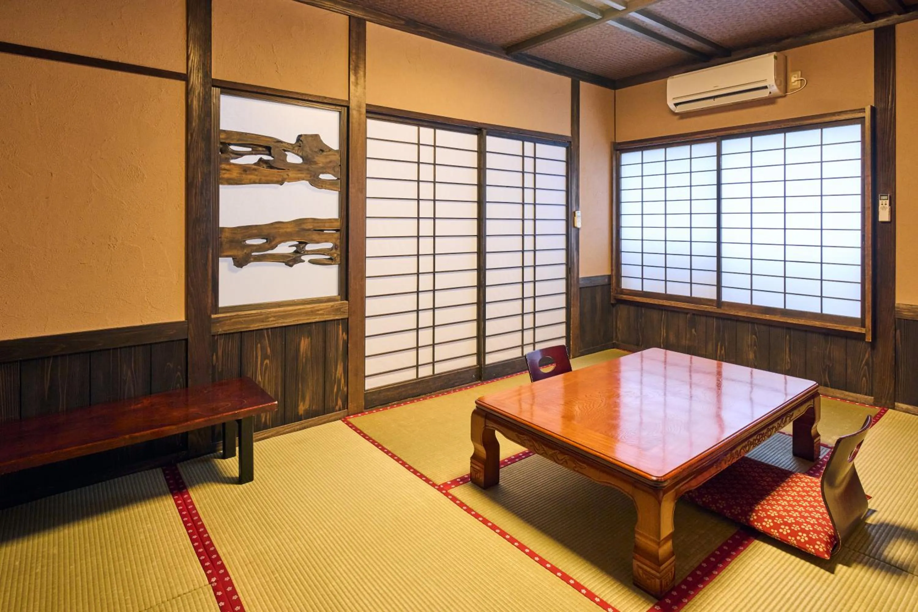 Seating area in Shinwaen