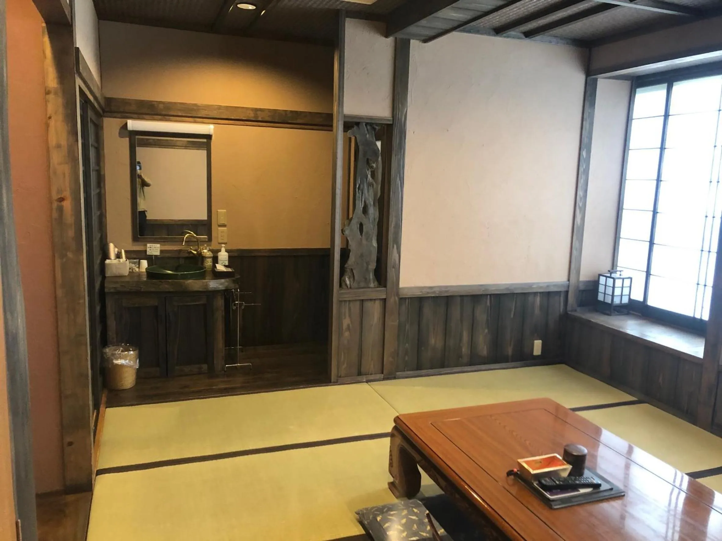 Photo of the whole room in Shinwaen