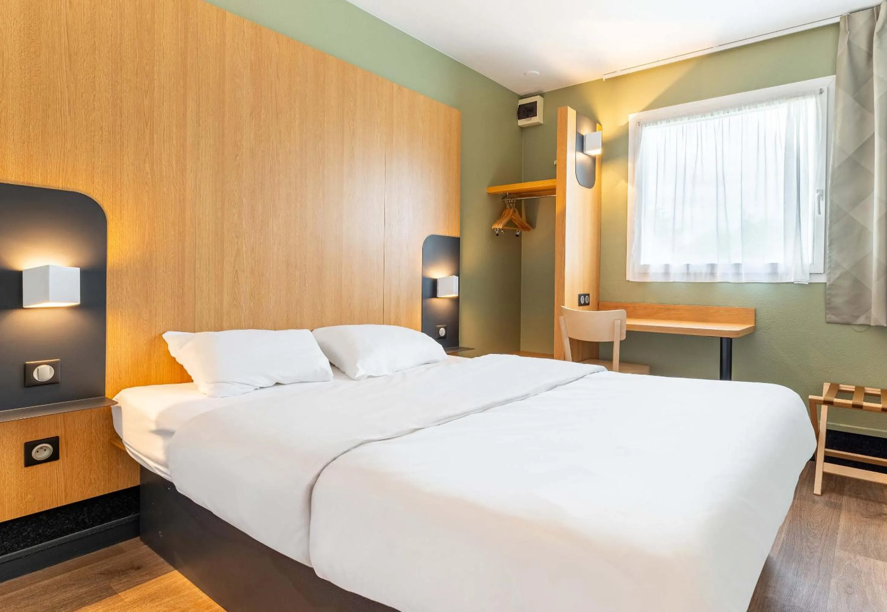 Bedroom, Bed in B&B HOTEL Nantes Aéroport