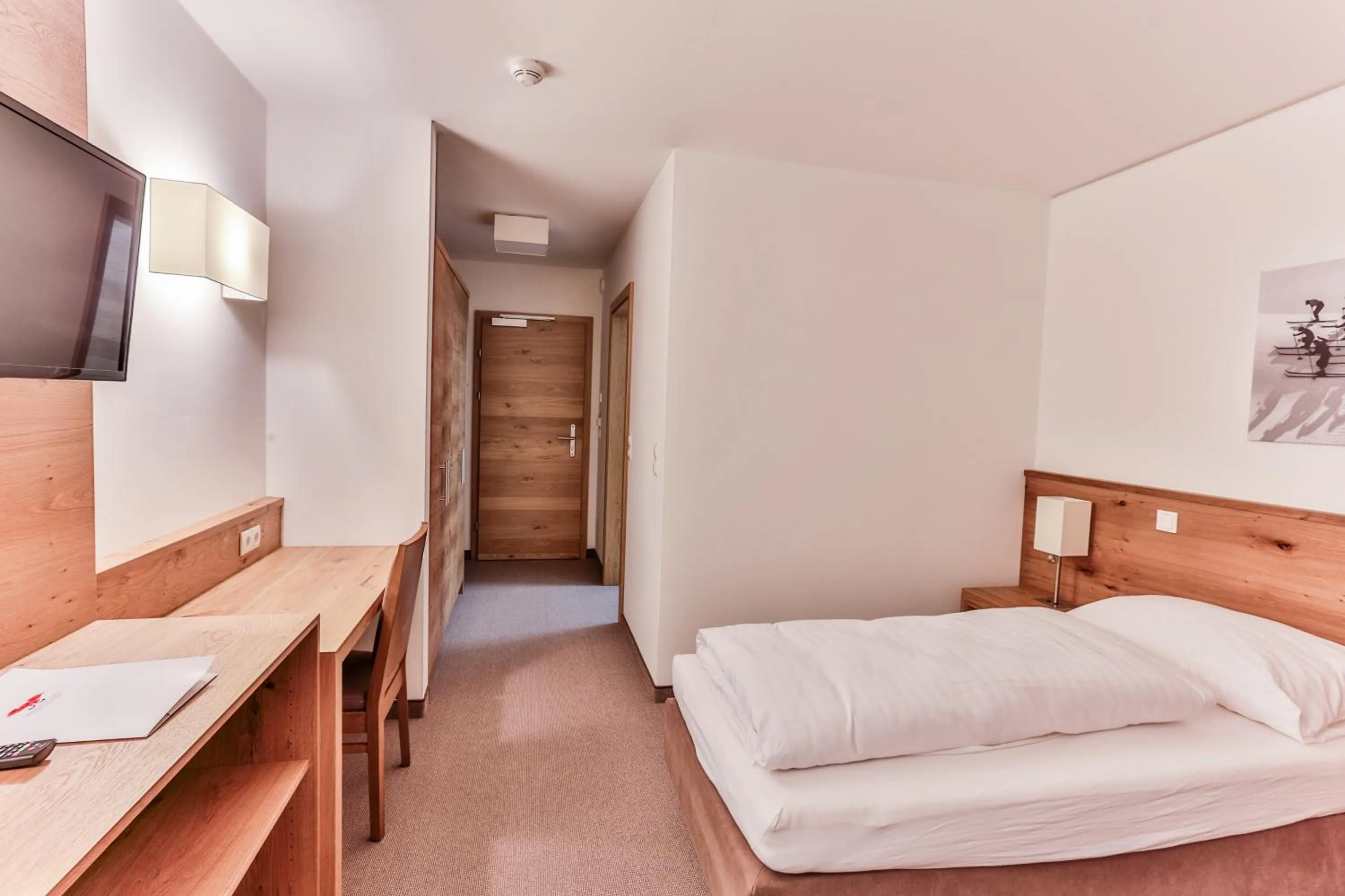 Bedroom, Bed in Lizum 1600 | Kompetenzzentrum Snowsport Tirol