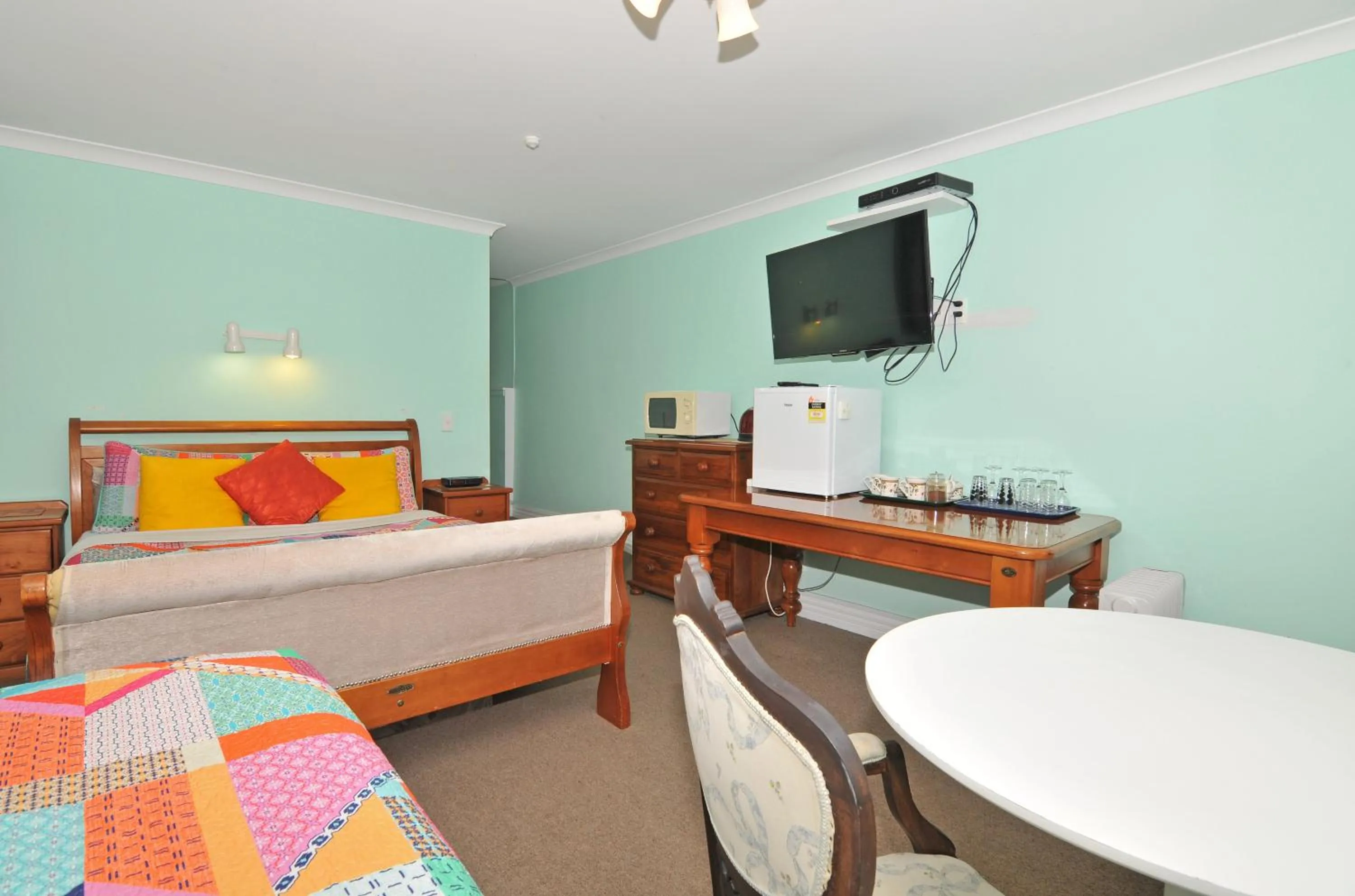 Photo of the whole room, Bed in Richmond Guest House