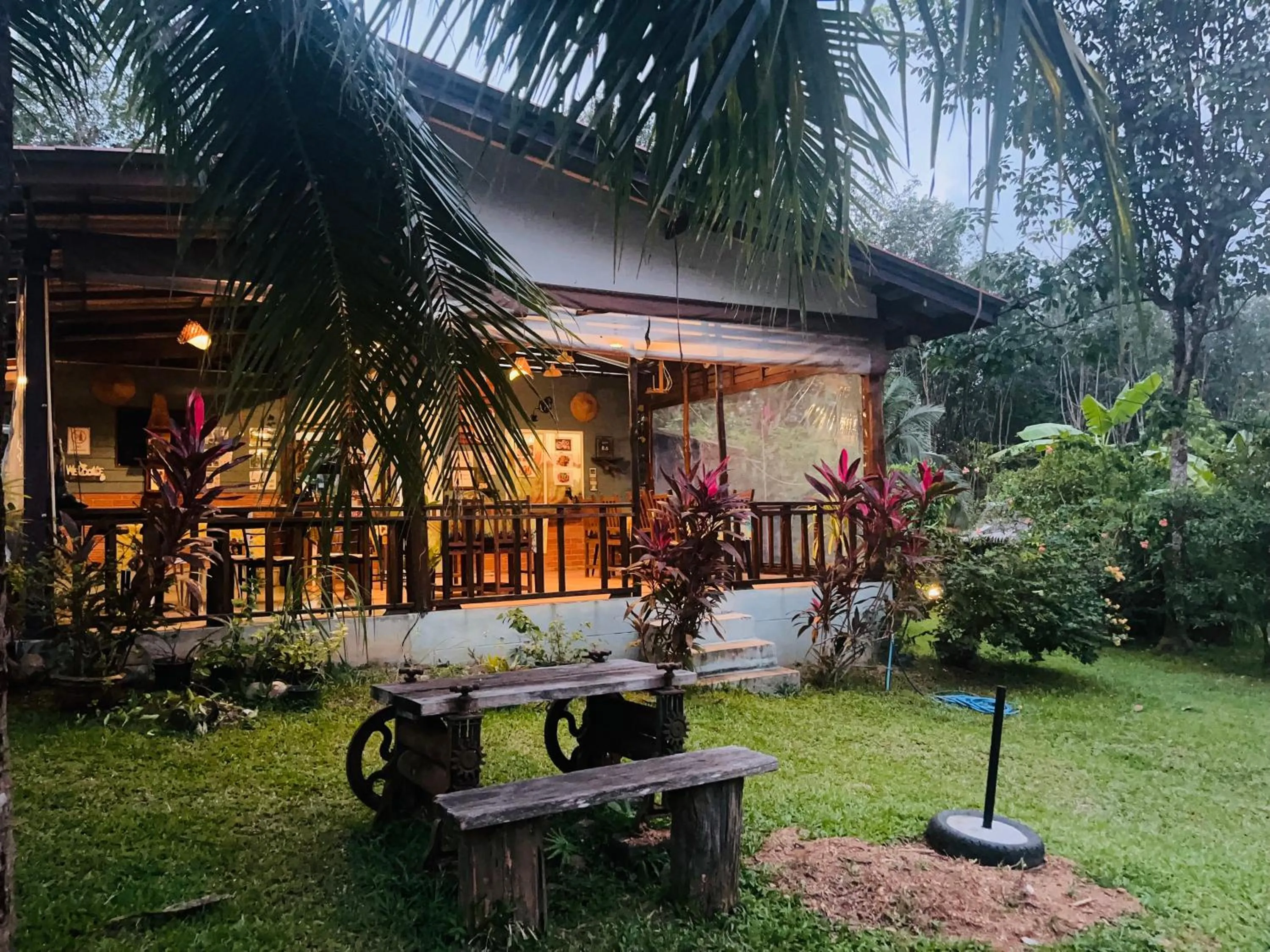 Restaurant/places to eat in Najjamee Bungalows