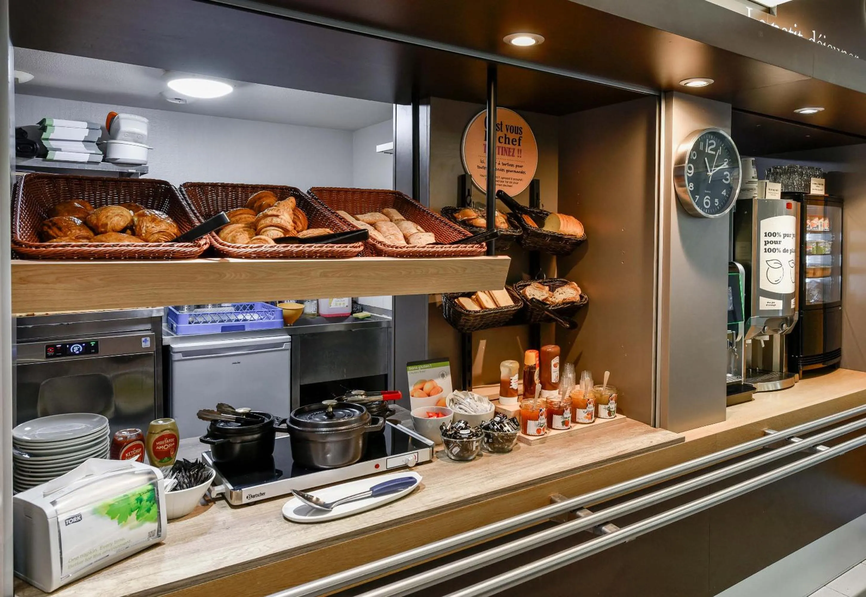 Breakfast in B&B HOTEL Toulouse Cité de l'Espace Mouchotte