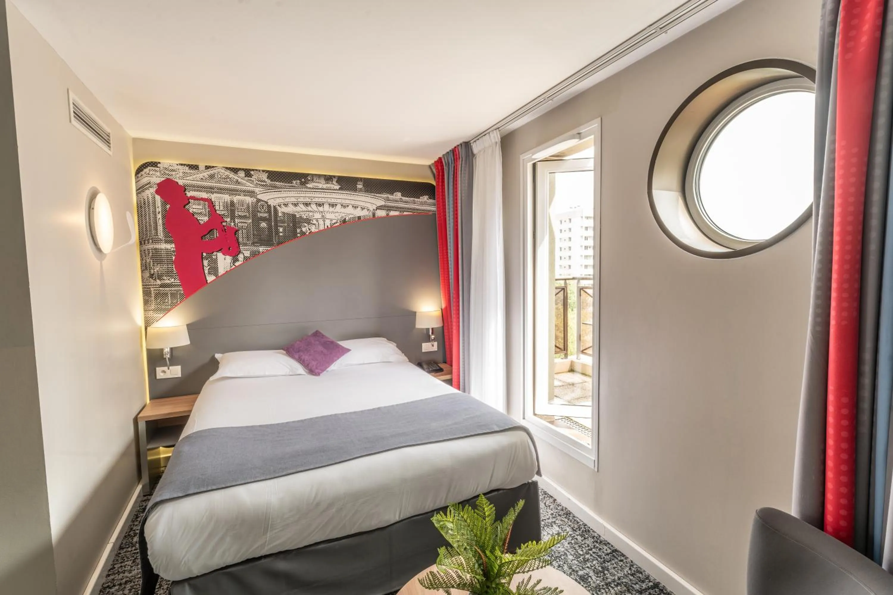 Bedroom, Bed in Hotel Inn Design Paris Place d'italie