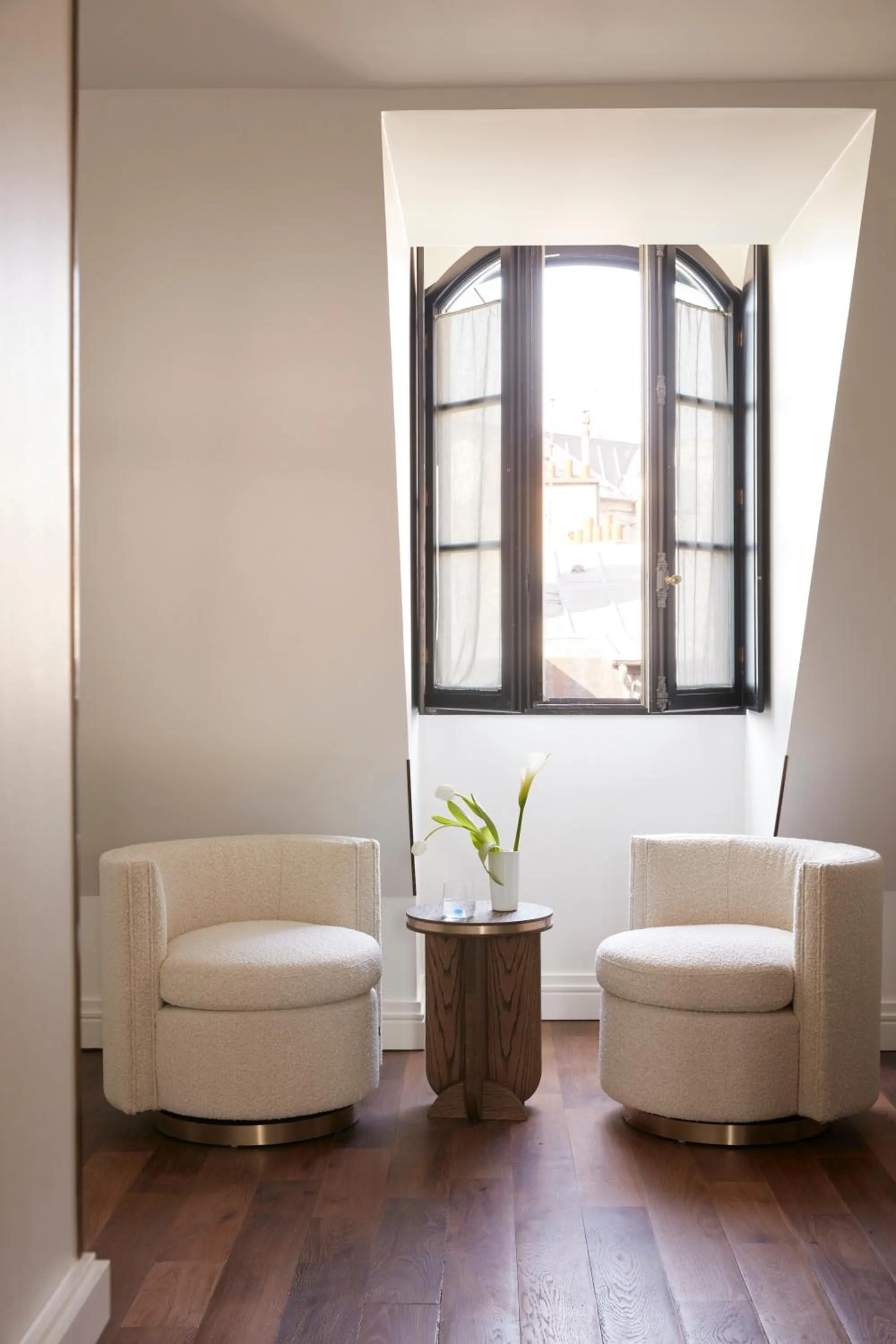 Seating area in Maison Delano Paris