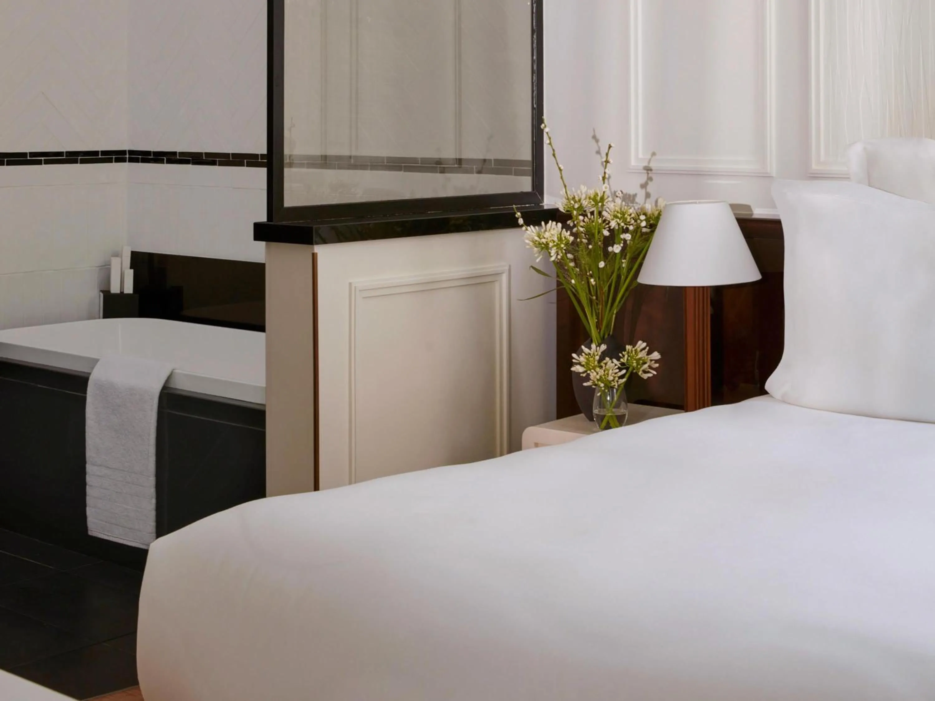 Photo of the whole room, Bed in Maison Delano Paris