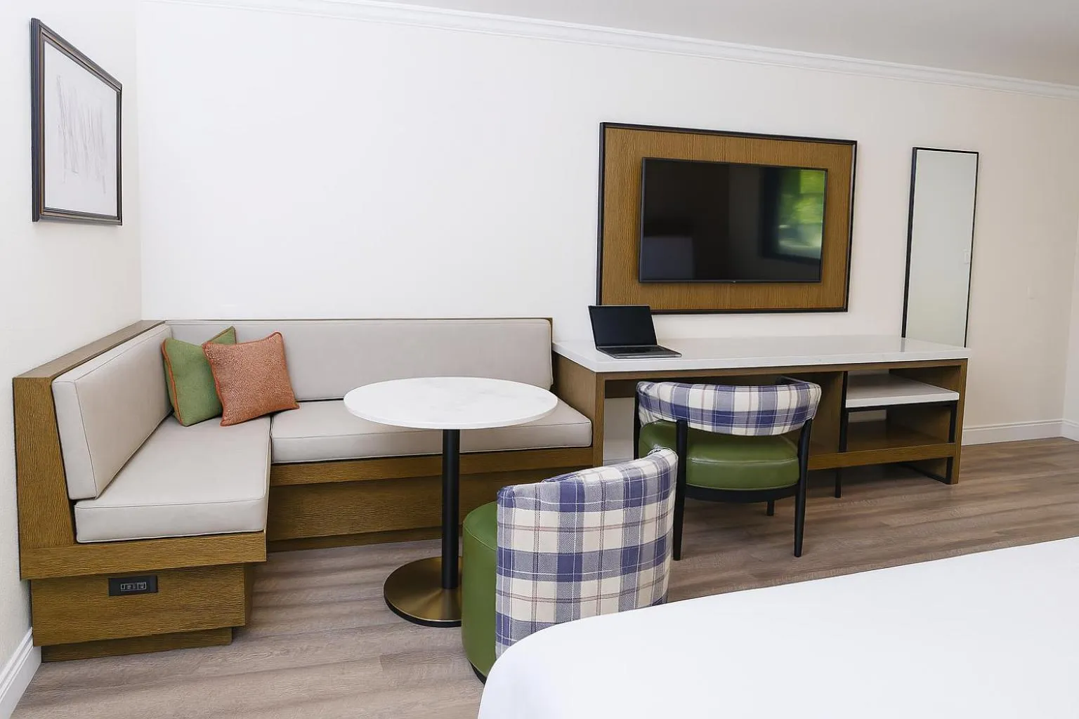 Seating area, Bed in The Woodrose- NEWLY RENOVATED