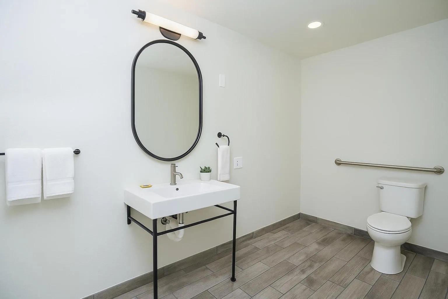 Bathroom in The Woodrose- NEWLY RENOVATED