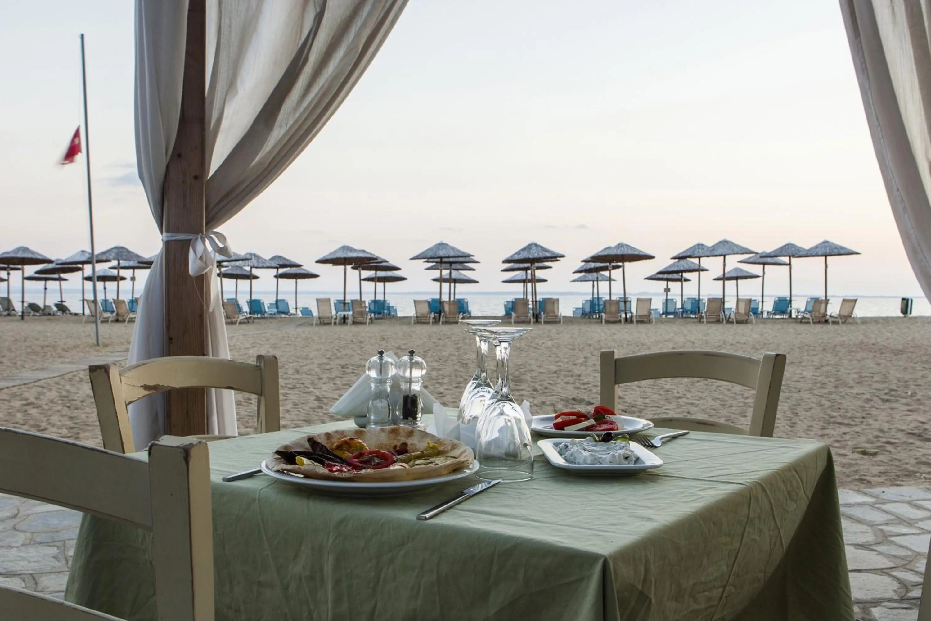 Restaurant/places to eat in Coral Blue Beach Hotel Gerakini