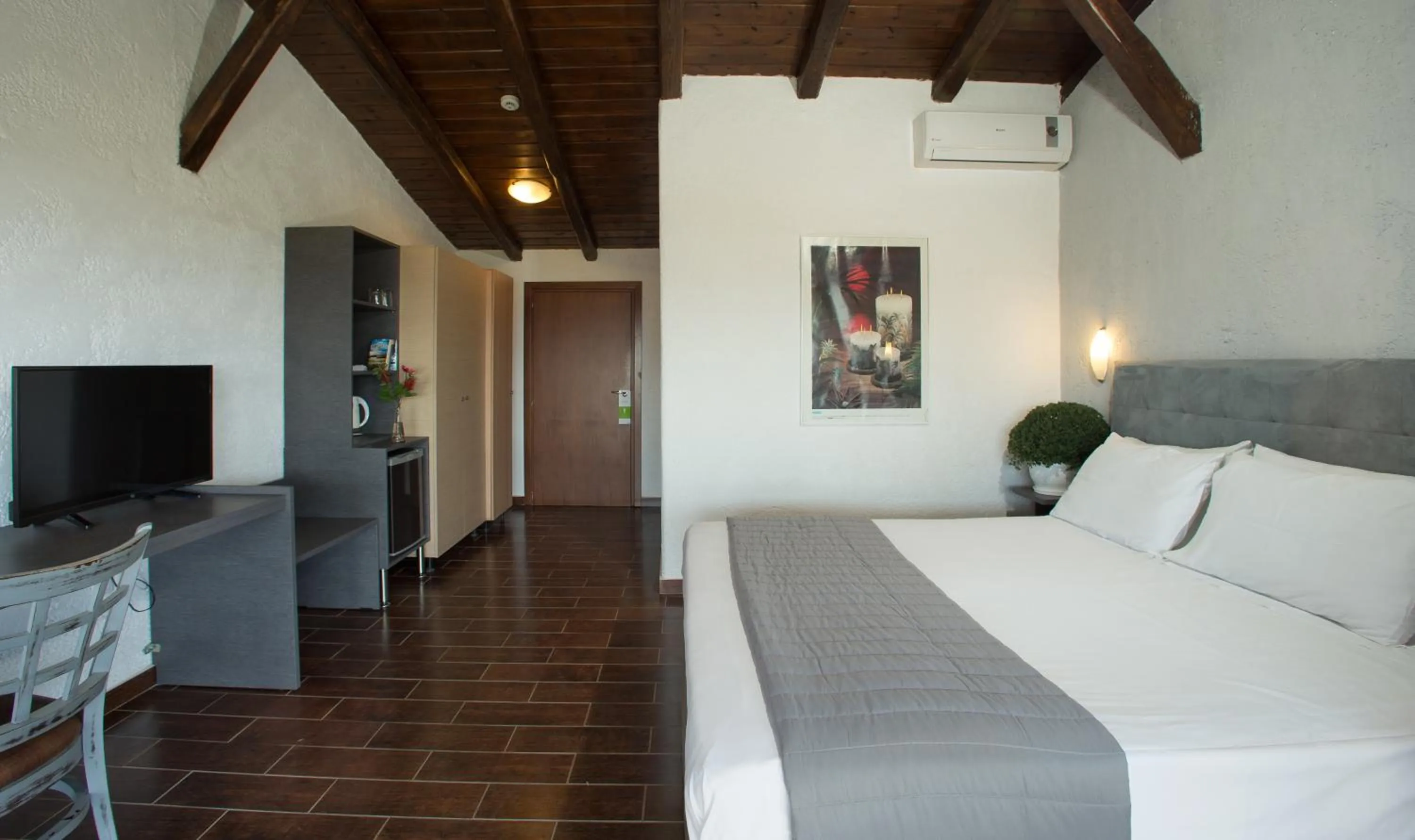 Photo of the whole room in Coral Blue Beach Hotel Gerakini