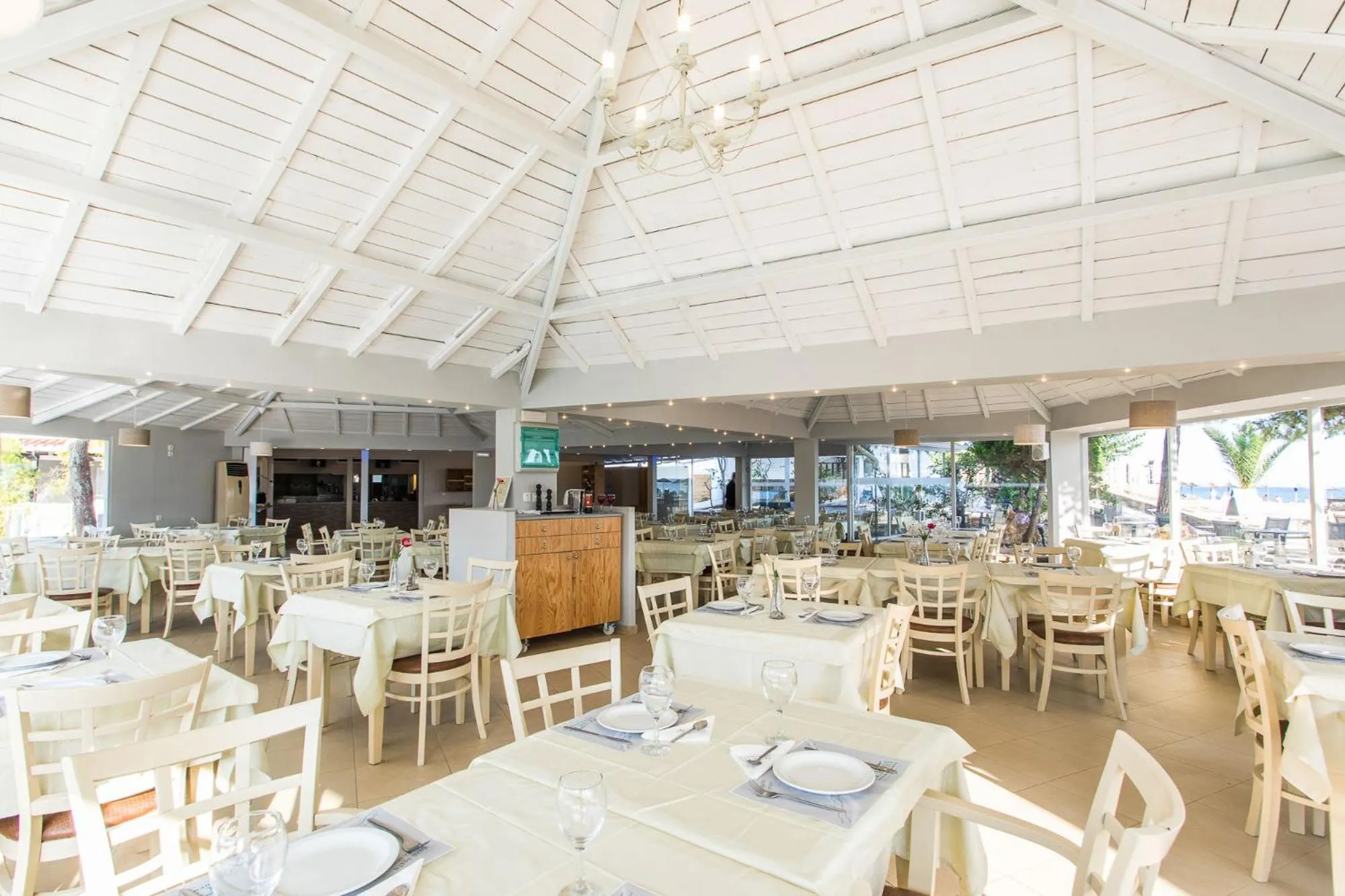 Restaurant/places to eat in Coral Blue Beach Hotel Gerakini