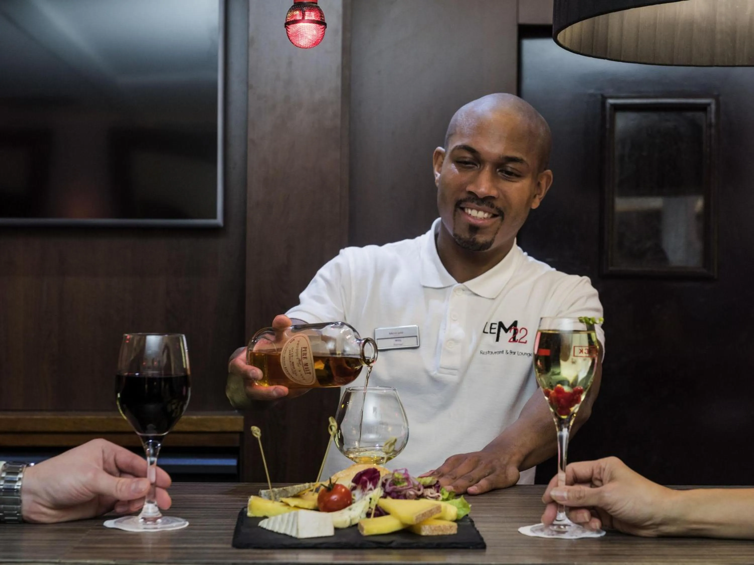 Lounge or bar in Mercure Paris Velizy