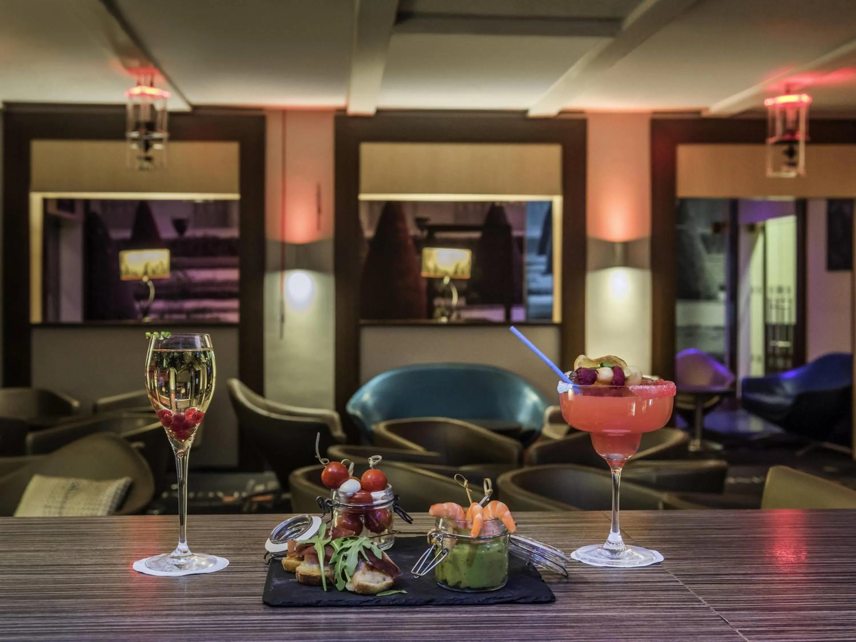 Lounge or bar in Mercure Paris Velizy