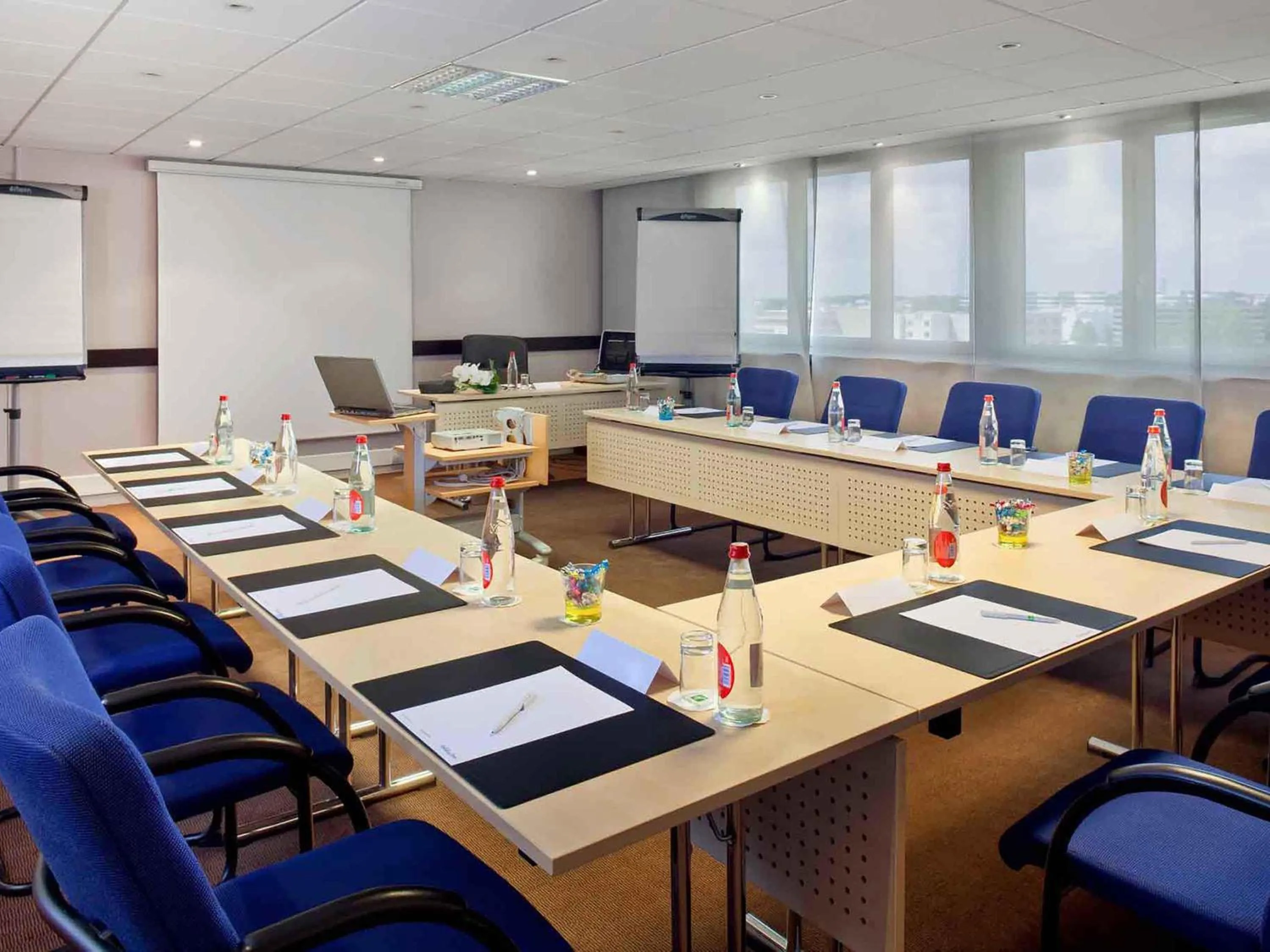 Meeting/conference room in Mercure Paris Velizy