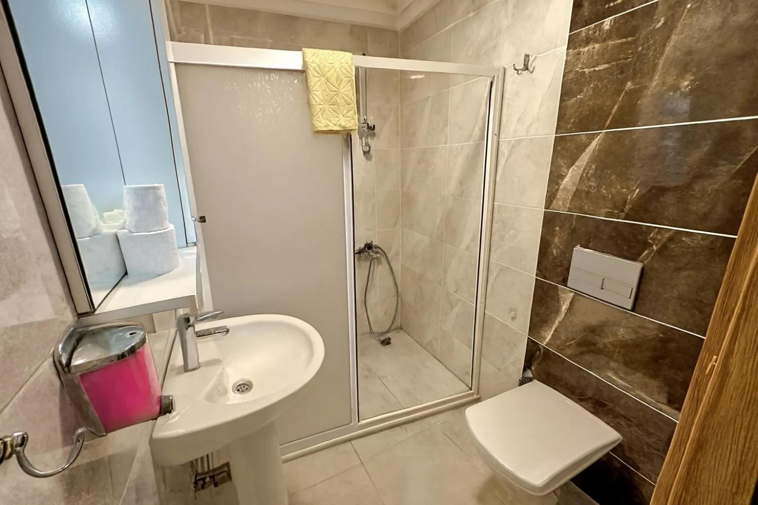 Shower in Biter Hotel