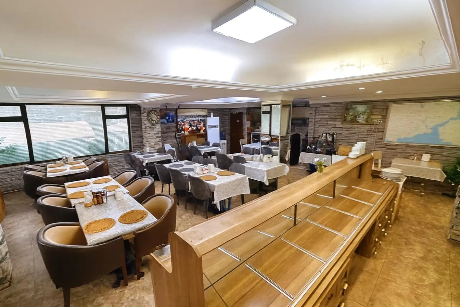 Restaurant/places to eat in Biter Hotel