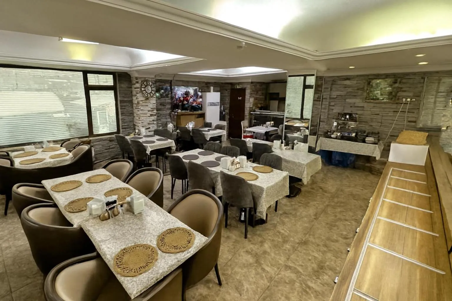 Restaurant/places to eat in Biter Hotel