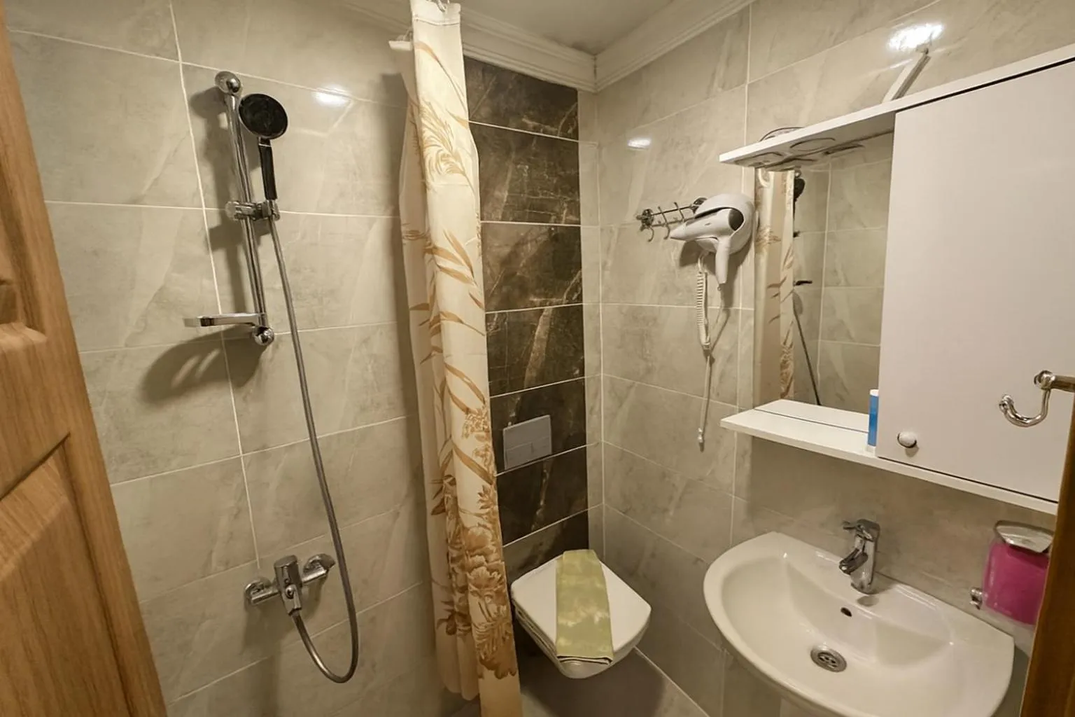 Shower in Biter Hotel