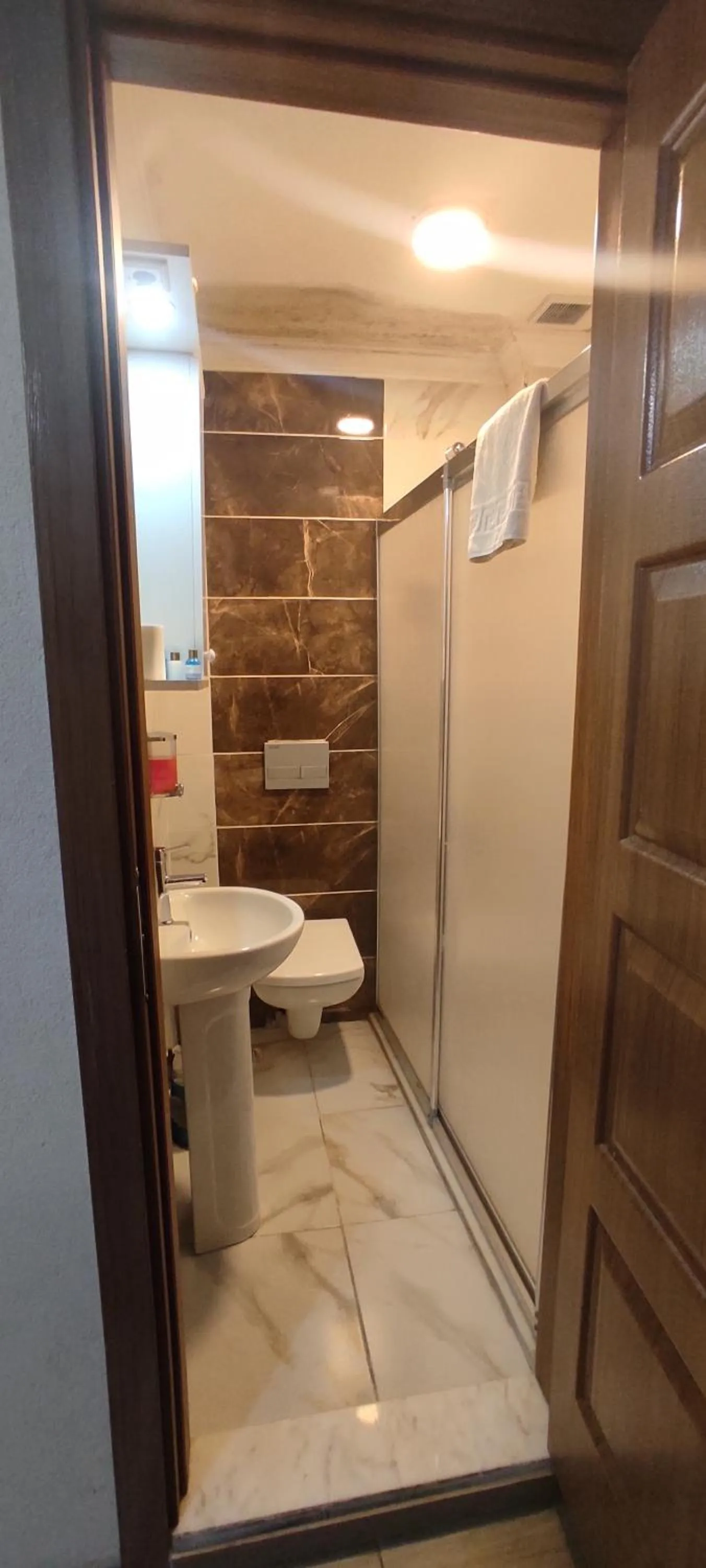 Toilet in Biter Hotel