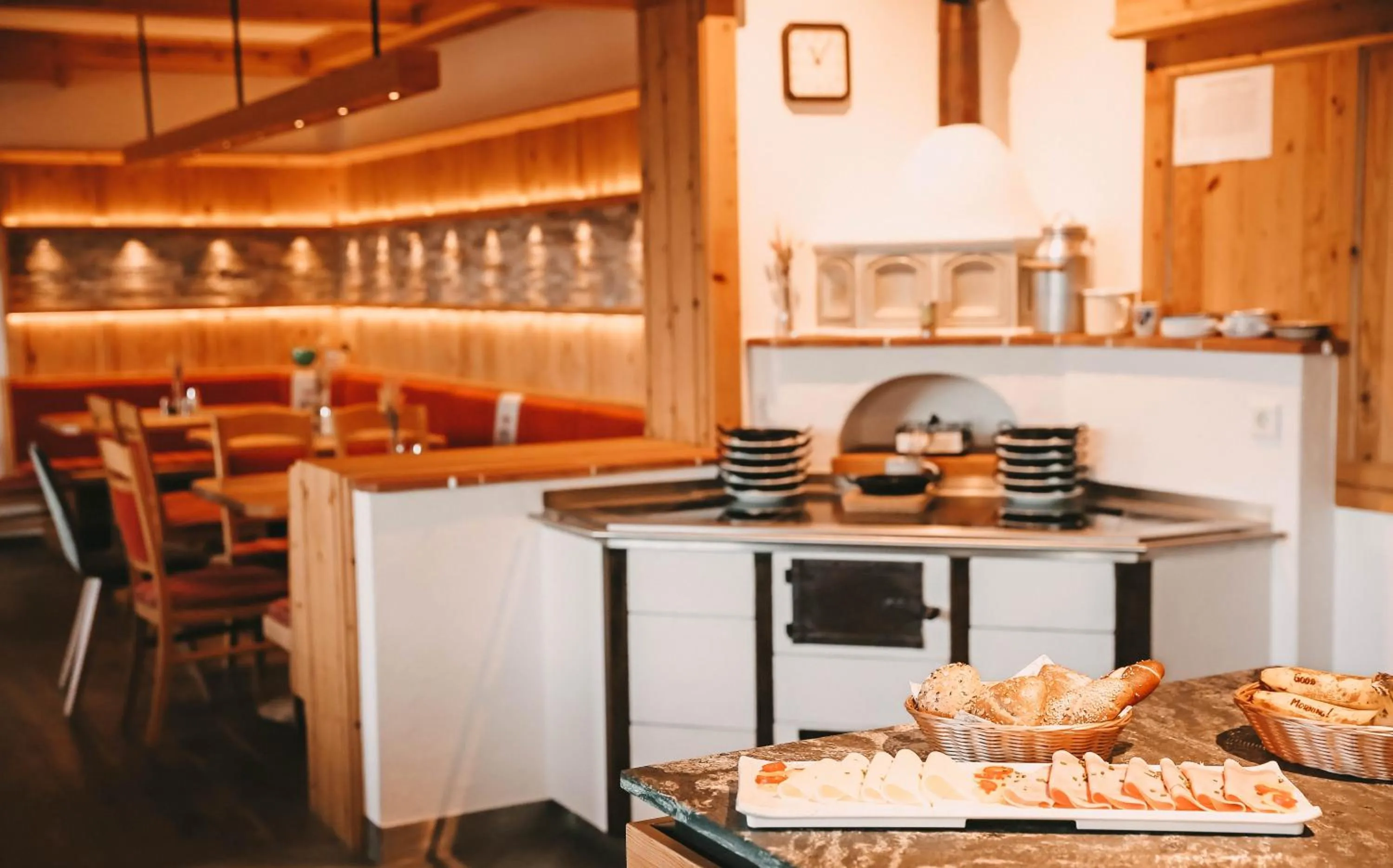 Buffet breakfast in Posers Bergwelt B&B