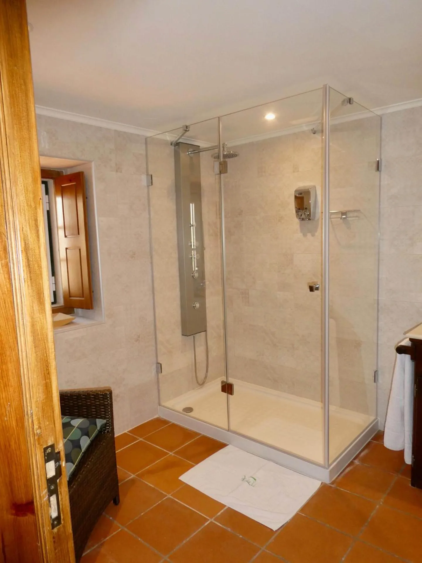 Shower in Vida-Vi, Country House and B&B