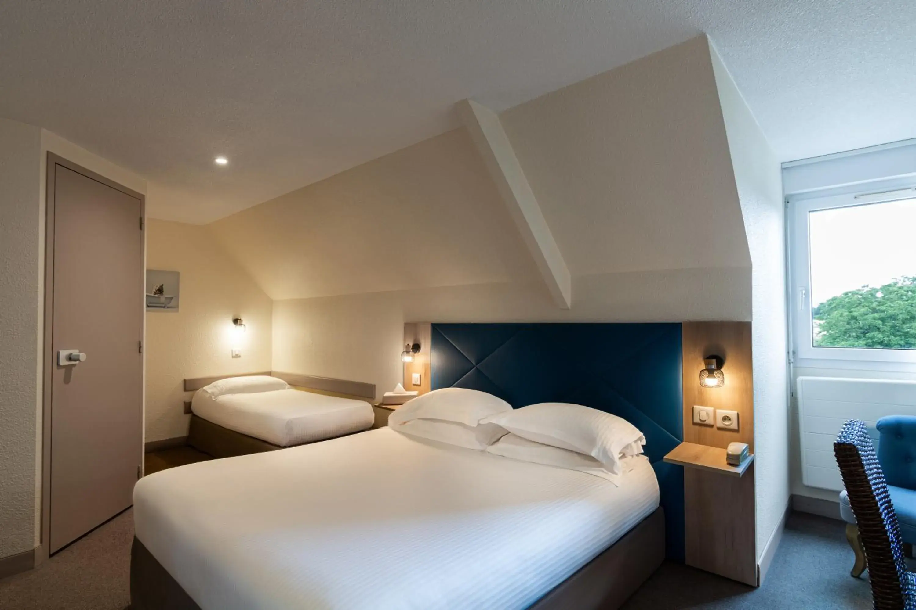 Family Room with Bath in Eden Park Hotel Restaurant Family Room with Bath in Eden Park Hotel Restaurant